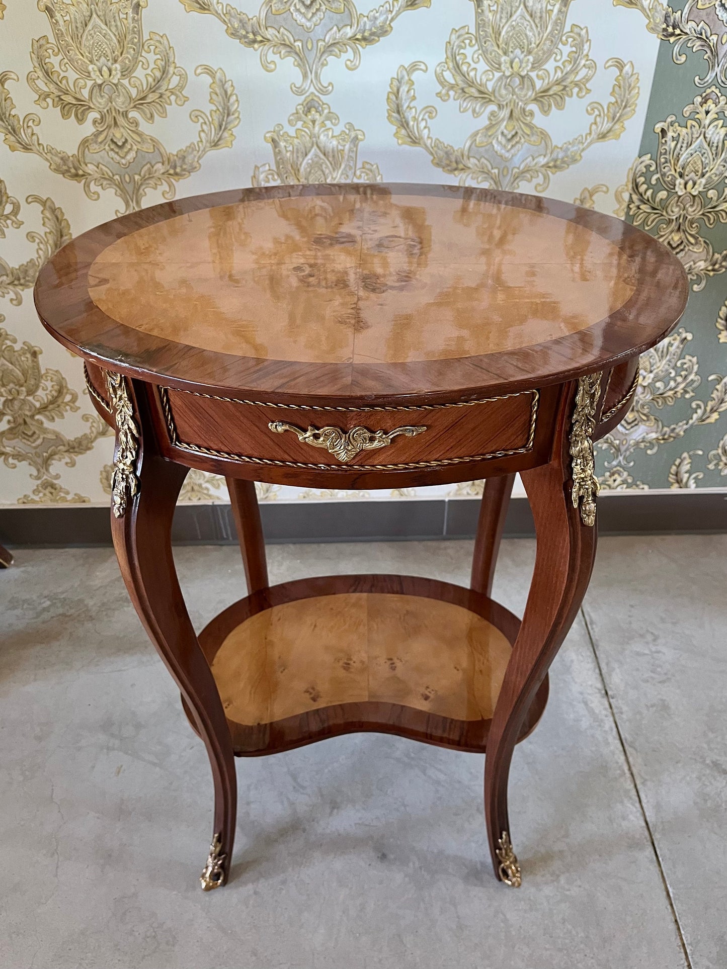 Side Table French Antique Style Wooden Brown Oval Shape Table Retro Baroque Style for Home Decor
