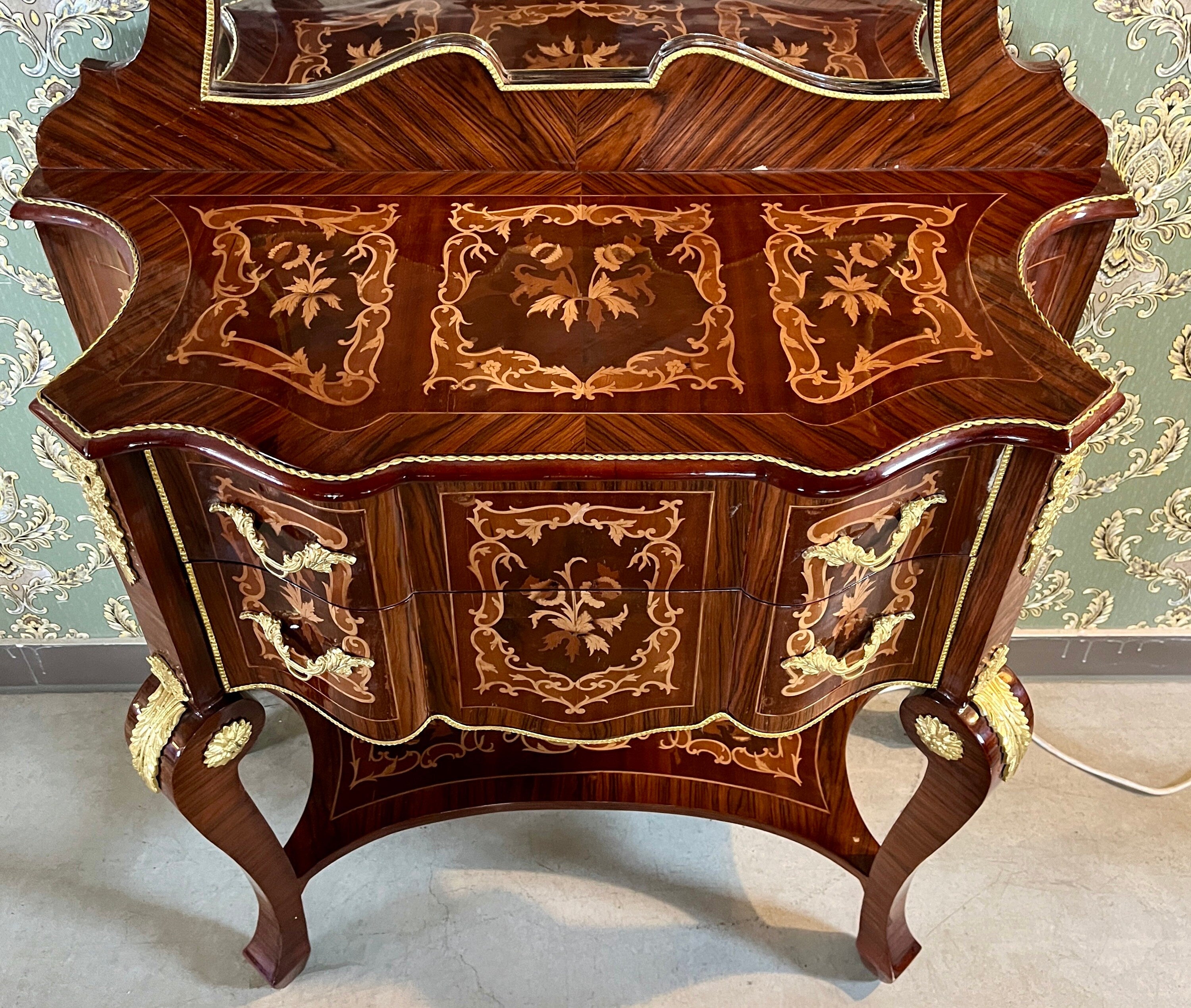 Mirror Table Console in Nostalgic Antique Style Wooden Table Mirror Console in Retro Baroque Style in Brown