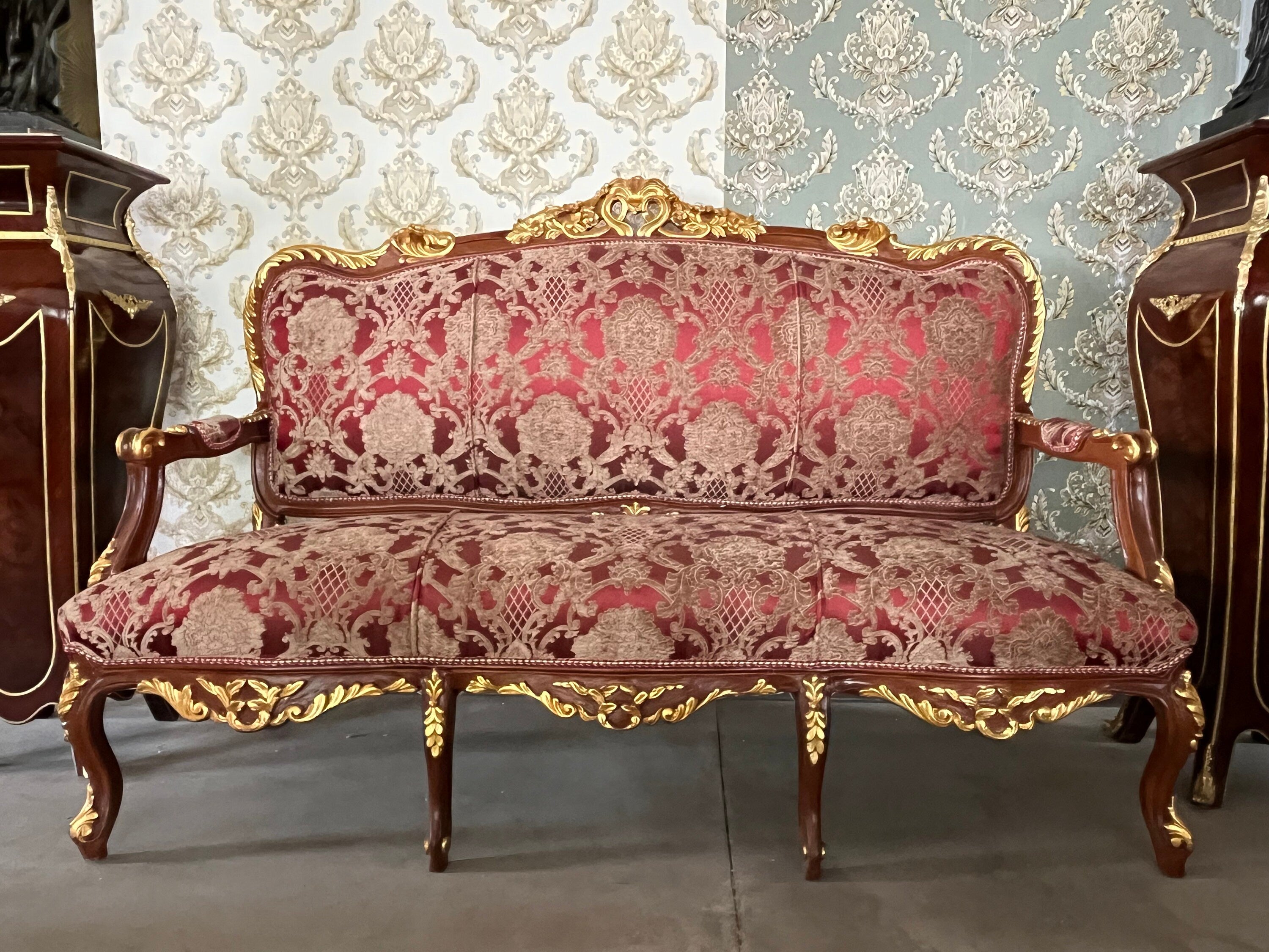 Sofa Set Bordeaux Flower Pattern  French Antique Style Sofa Set in Red Royal Baroque Style Sofa Set For Home Lounge Room For Hotel Lobby