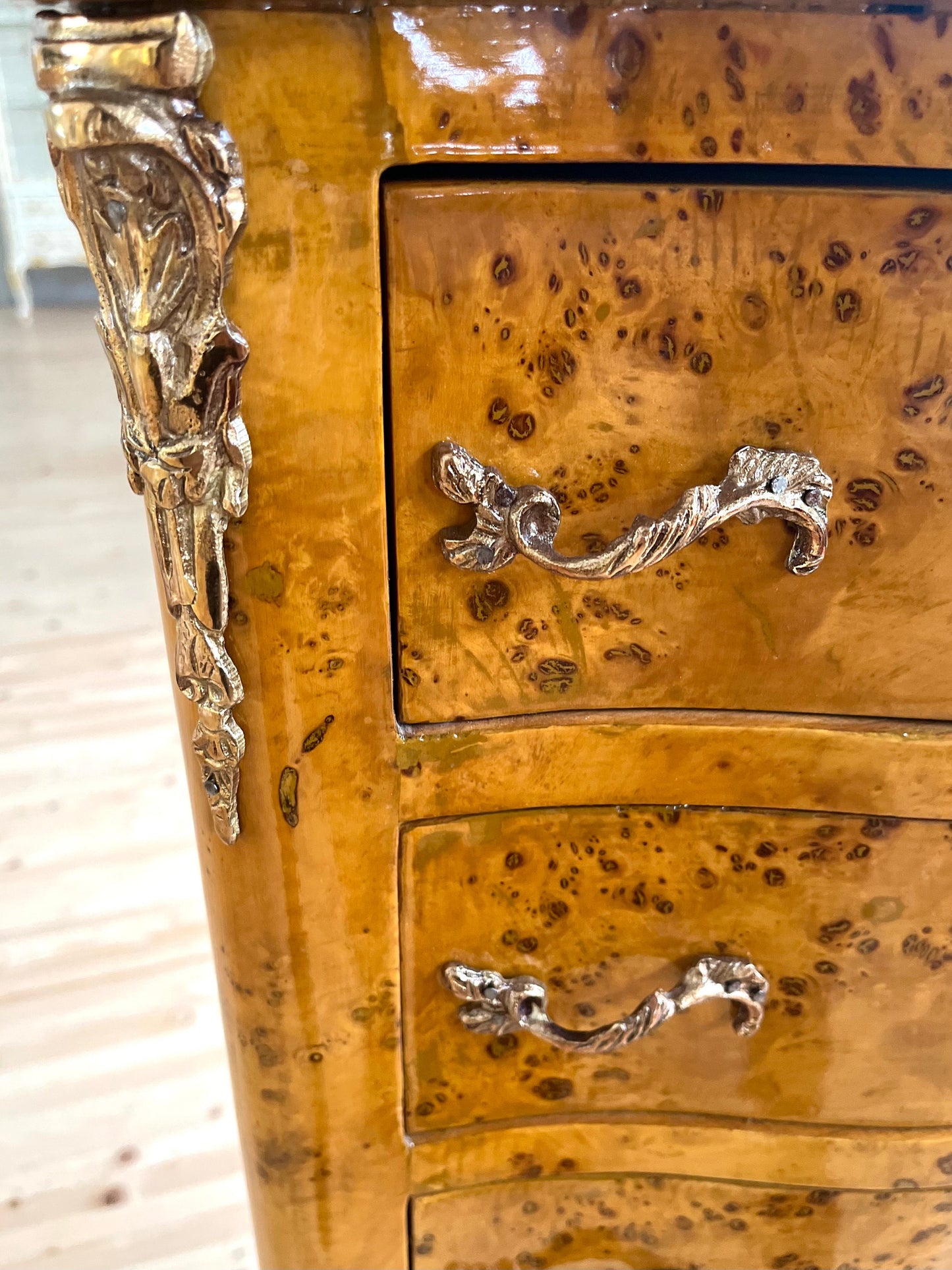 Hohe Kommode im Barockstil - Glänzend /Tall Chest of Drawer French Baroque Style in Yellow 7 Drawers Cabinet for Home Decor or Shop Display