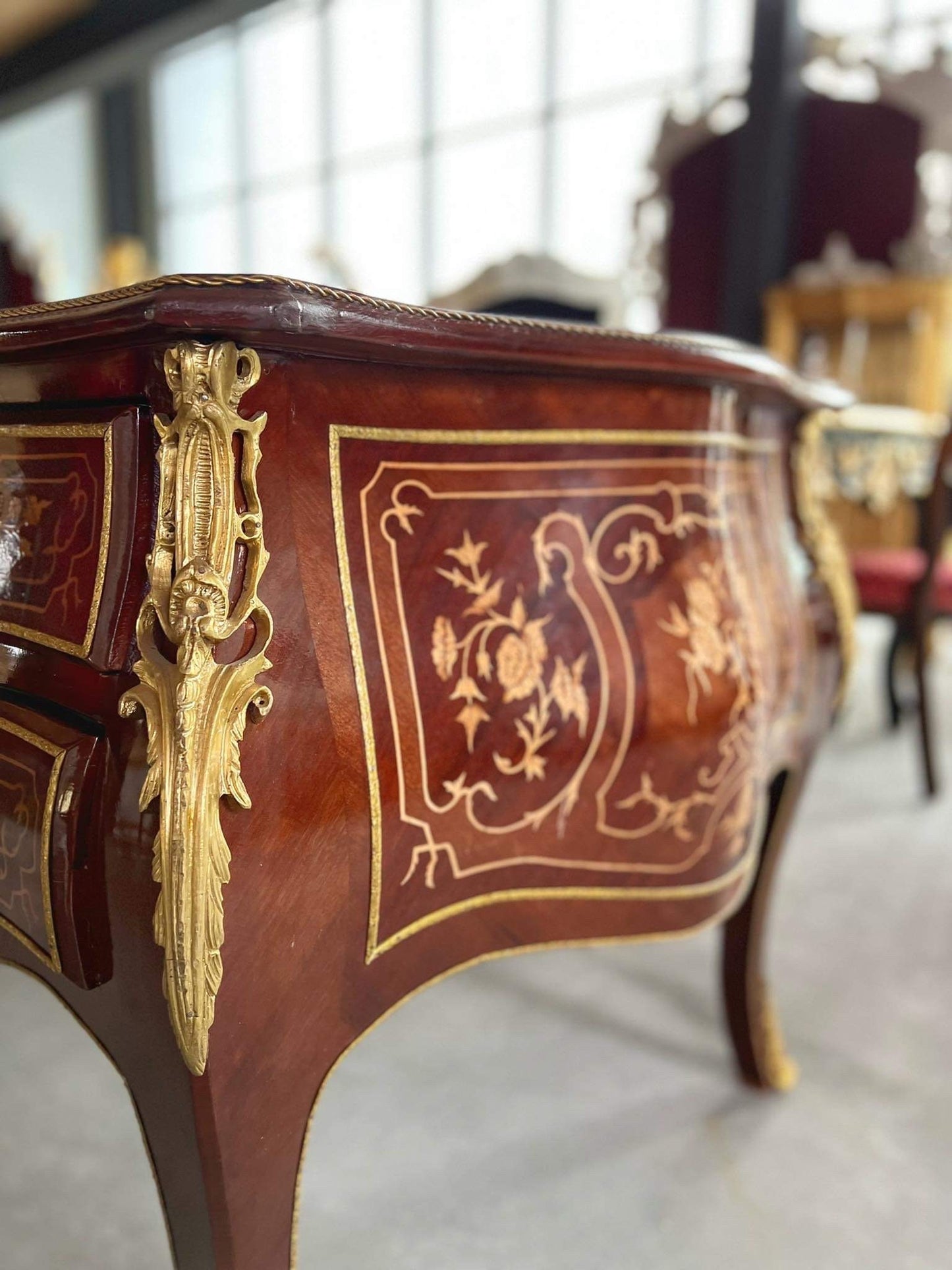 Limitierter handgefertigter Schreibtisch im Barockstil/ Limited Deluxe Desk in French Baroque Style Wooden Desk Nostalgic Antique Look Brown