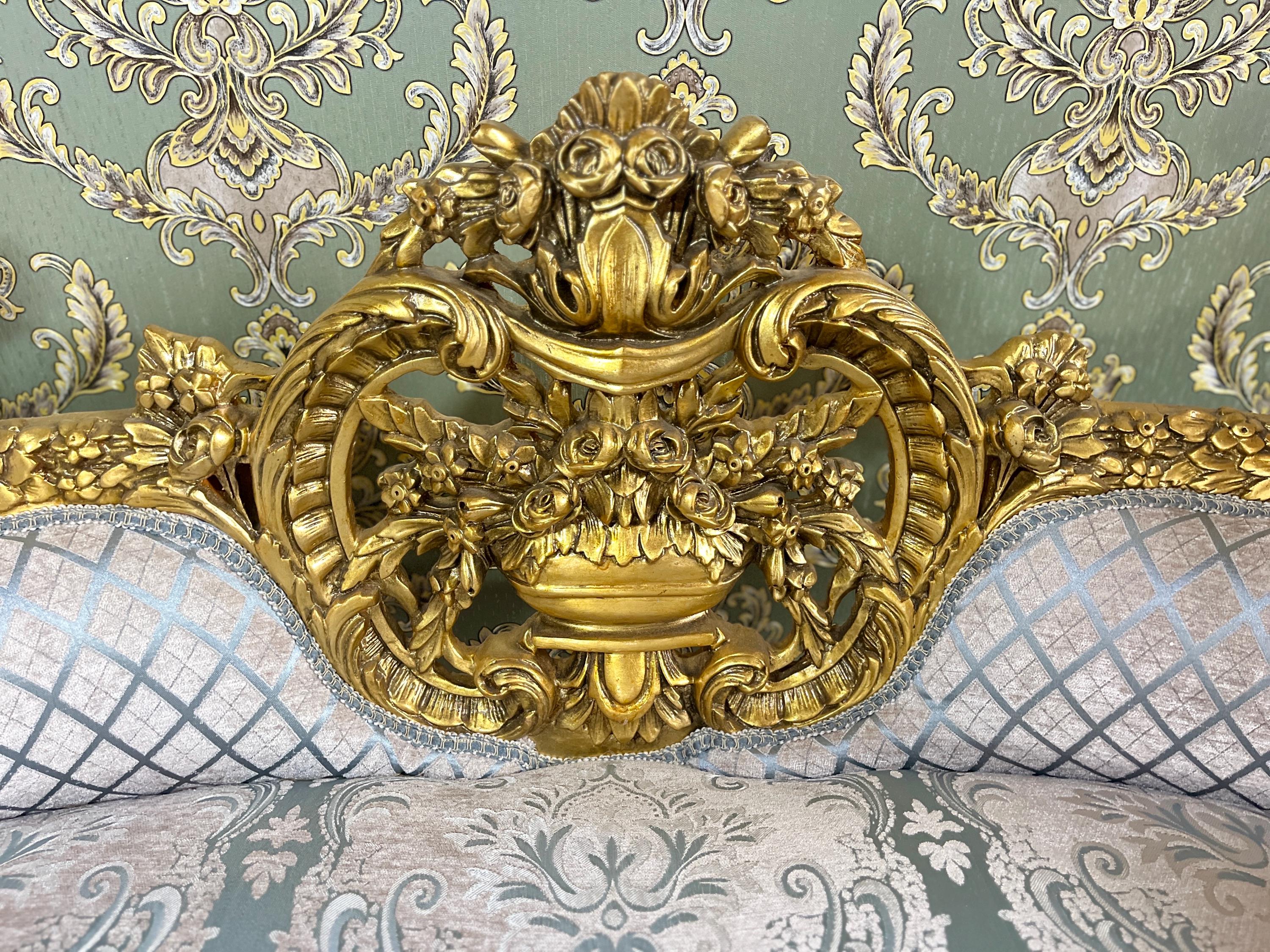Love Seat Royal Baroque Style Bench Sky Blue Damask Flower Pattern Antique Style Couch in Gold Finish for Housewarming Party Xmas Home Gift