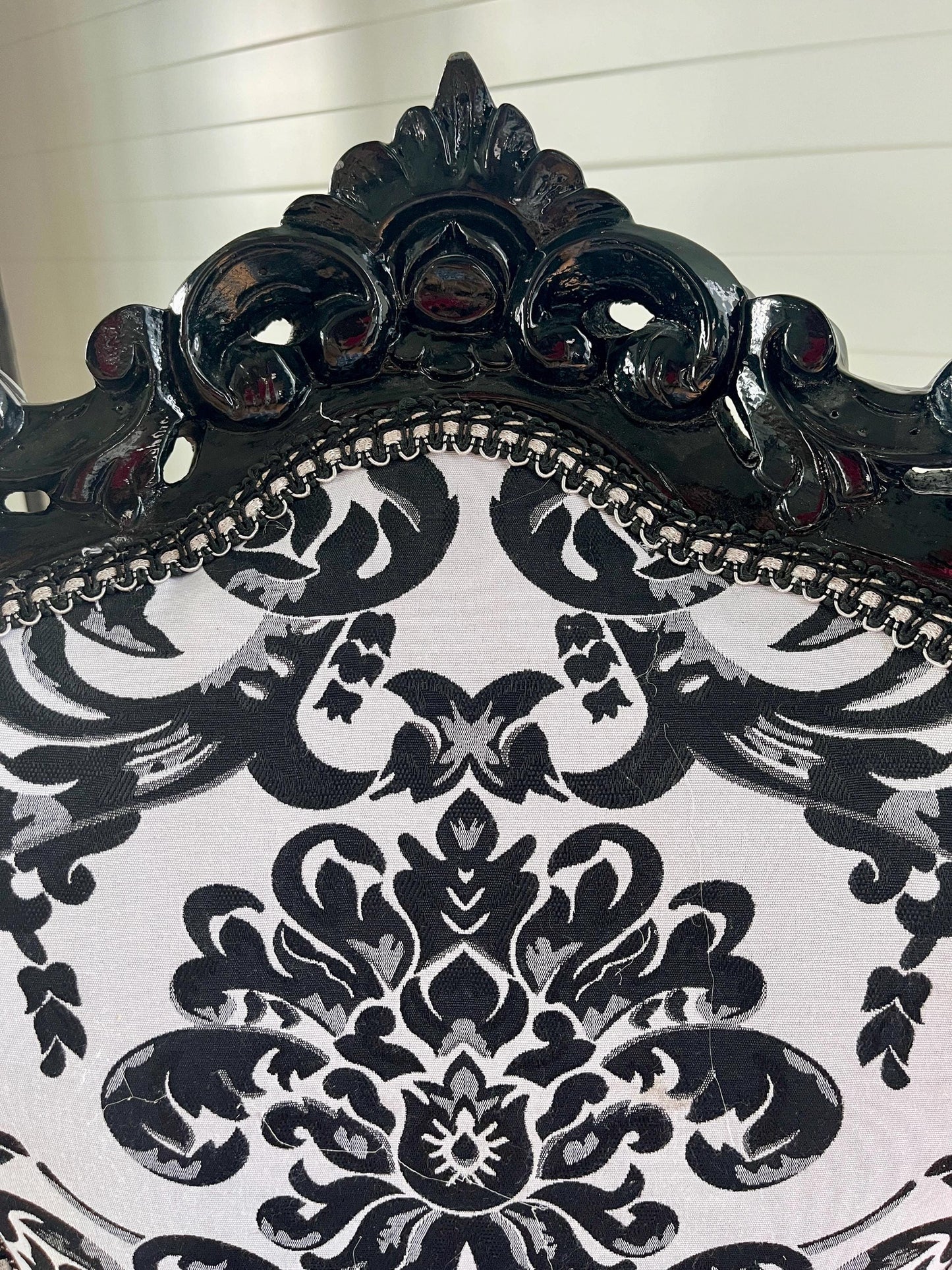 Französischer Stuhl im Louis-Barock-Rokoko-Stil/ Accent Chair French Louis Baroque Rococo Antique Style Dining Chair in Black Finish