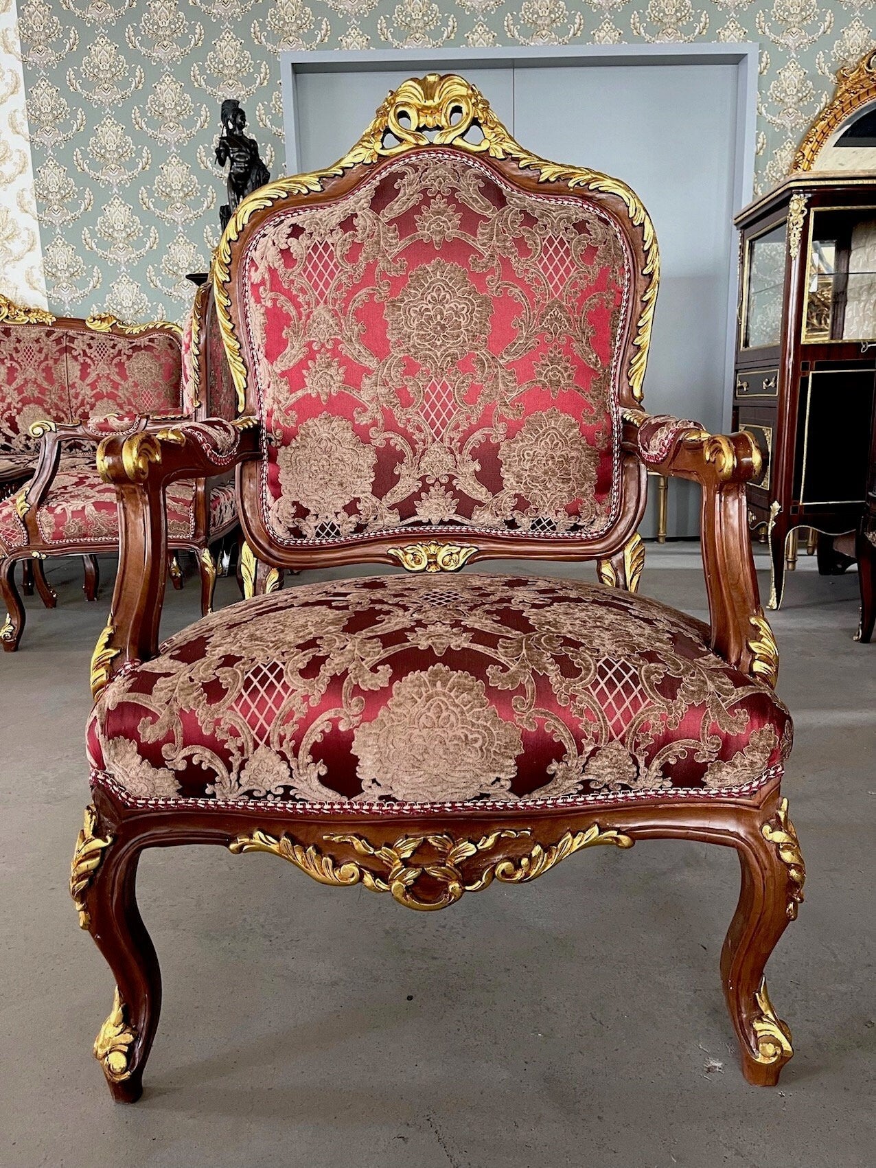 Sofa Set Bordeaux Flower Pattern French Antique Style Sofa Set in Red Royal Baroque Style Sofa Set For Home Lounge Room For Hotel Lobby