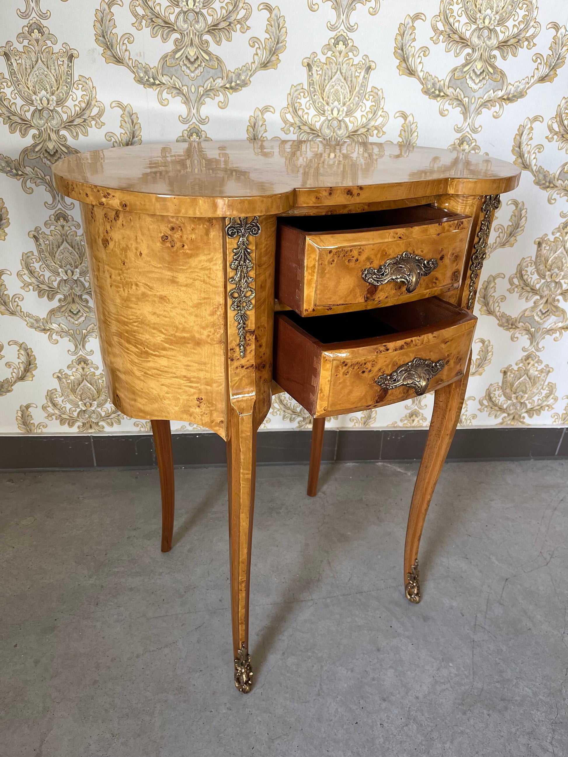 Louis Möbel Kommode Nachttisch im antiken Stil - Gelb / French Louis Chest of Drawers Antique Style Night Stand - Yellow Pea Shape