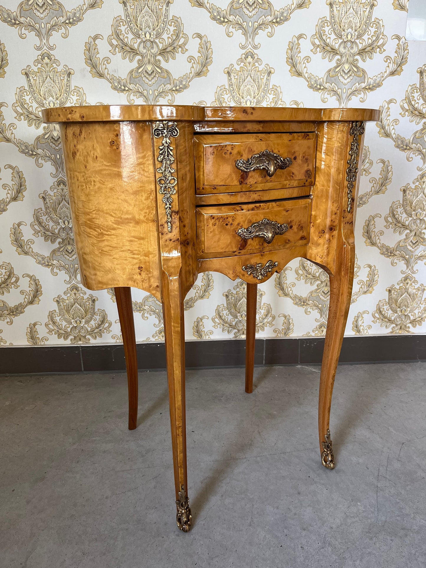 Louis Möbel Kommode Nachttisch im antiken Stil - Gelb / French Louis Chest of Drawers Antique Style Night Stand - Yellow Pea Shape