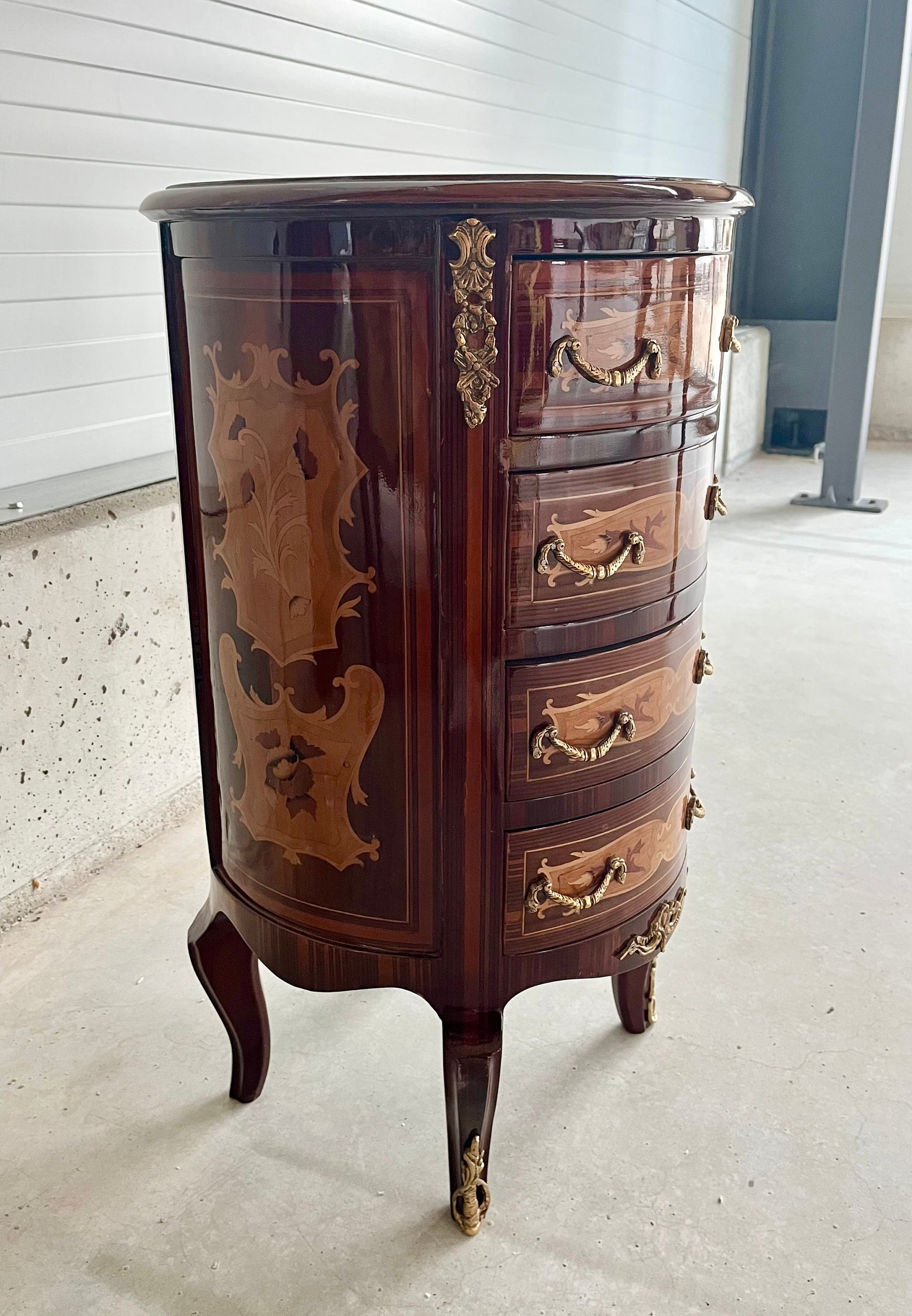 Louis Möbel Kommode Nachttisch im Antik Stil- Runden/ Chest of Drawer French Baroque Antique Style Night Stand in Round Shape Brown