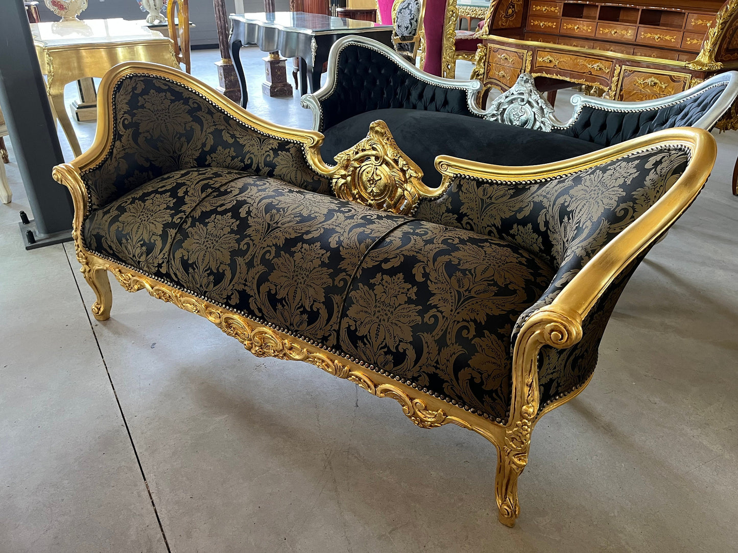 Lounge Sofa im Barock-Stil, schwarzes Samtsofa für Bar, Salon, Nachtclub/ Lounge Sofa Black French Baroque Style Love Seat for Bar Nightclub