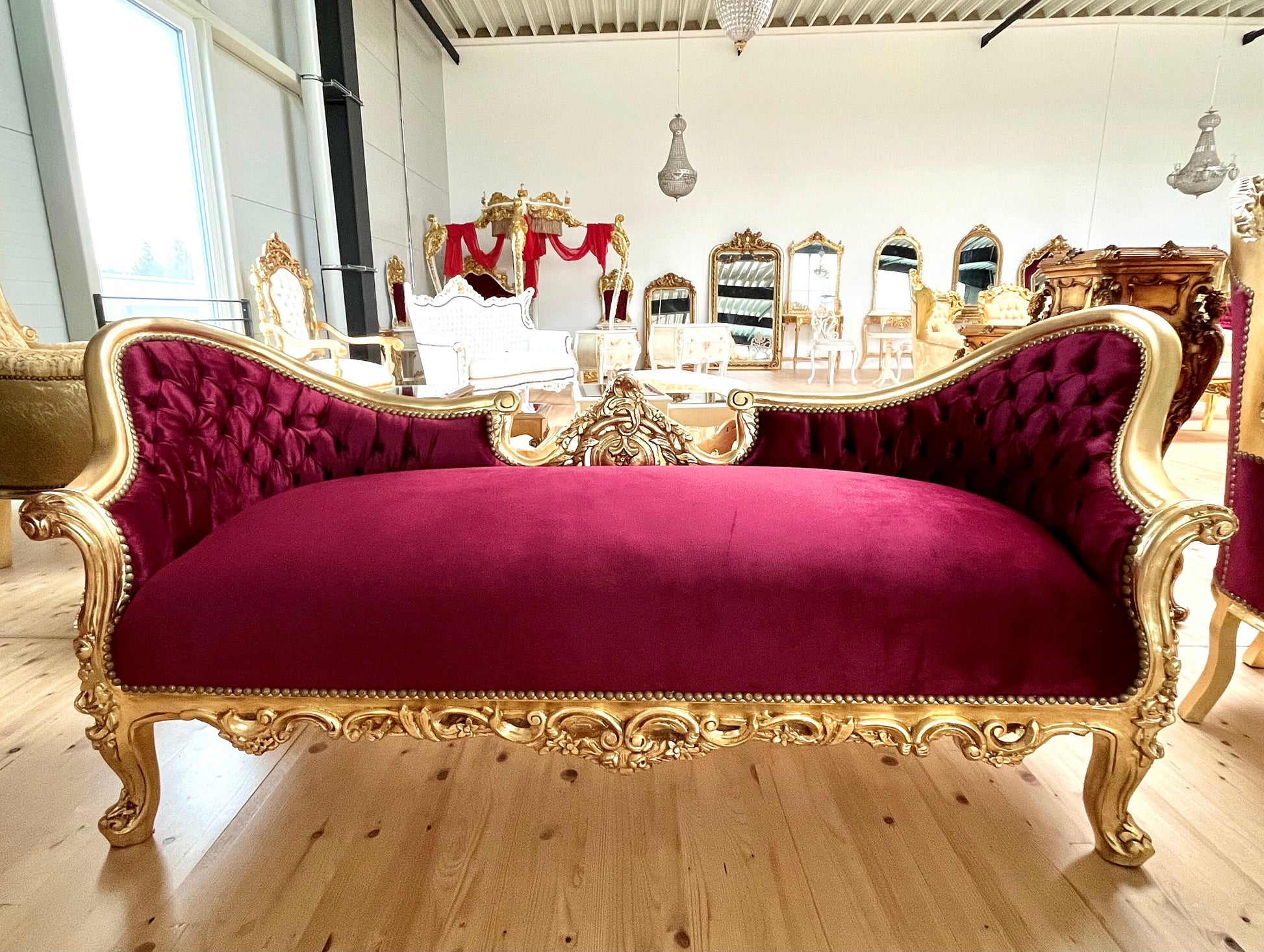 Lounge-Sofa im Barock-Stil, schwarzes Samtsofa für Bar, Salon, Nachtclub/ Lounge Sofa Black French Baroque Style Love Seat for Bar Nightclub
