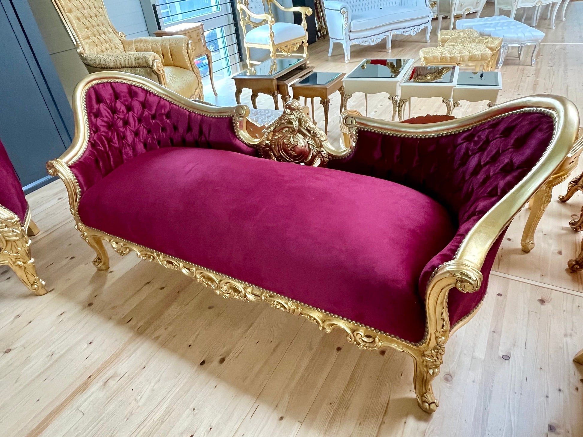 Lounge-Sofa im Barock-Stil, schwarzes Samtsofa für Bar, Salon, Nachtclub/ Lounge Sofa Black French Baroque Style Love Seat for Bar Nightclub