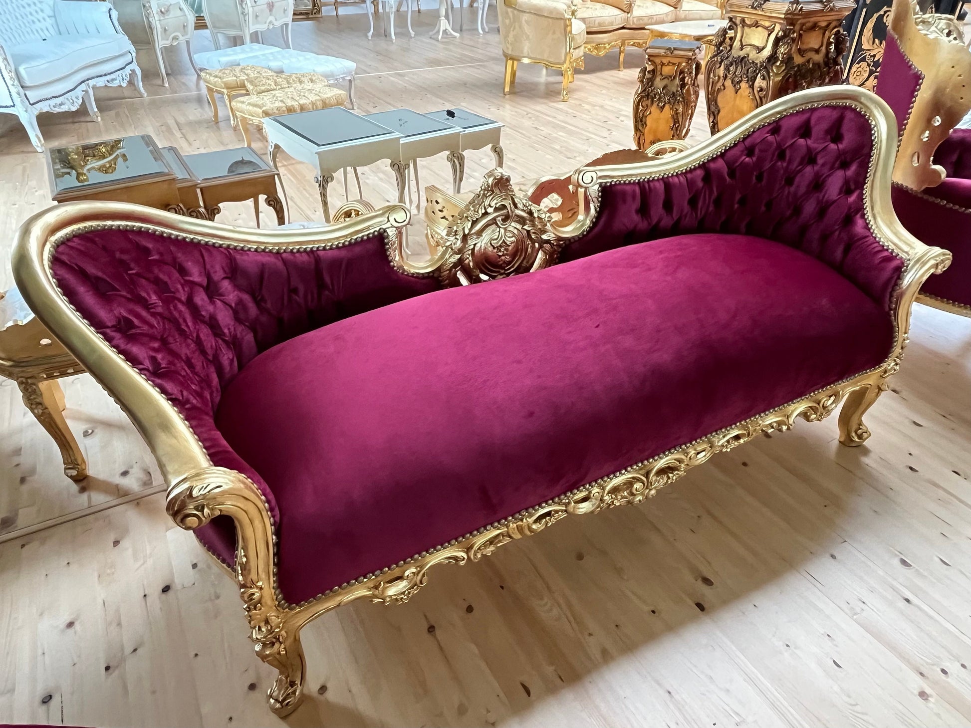 Lounge-Sofa im Barock-Stil, schwarzes Samtsofa für Bar, Salon, Nachtclub/ Lounge Sofa Black French Baroque Style Love Seat for Bar Nightclub