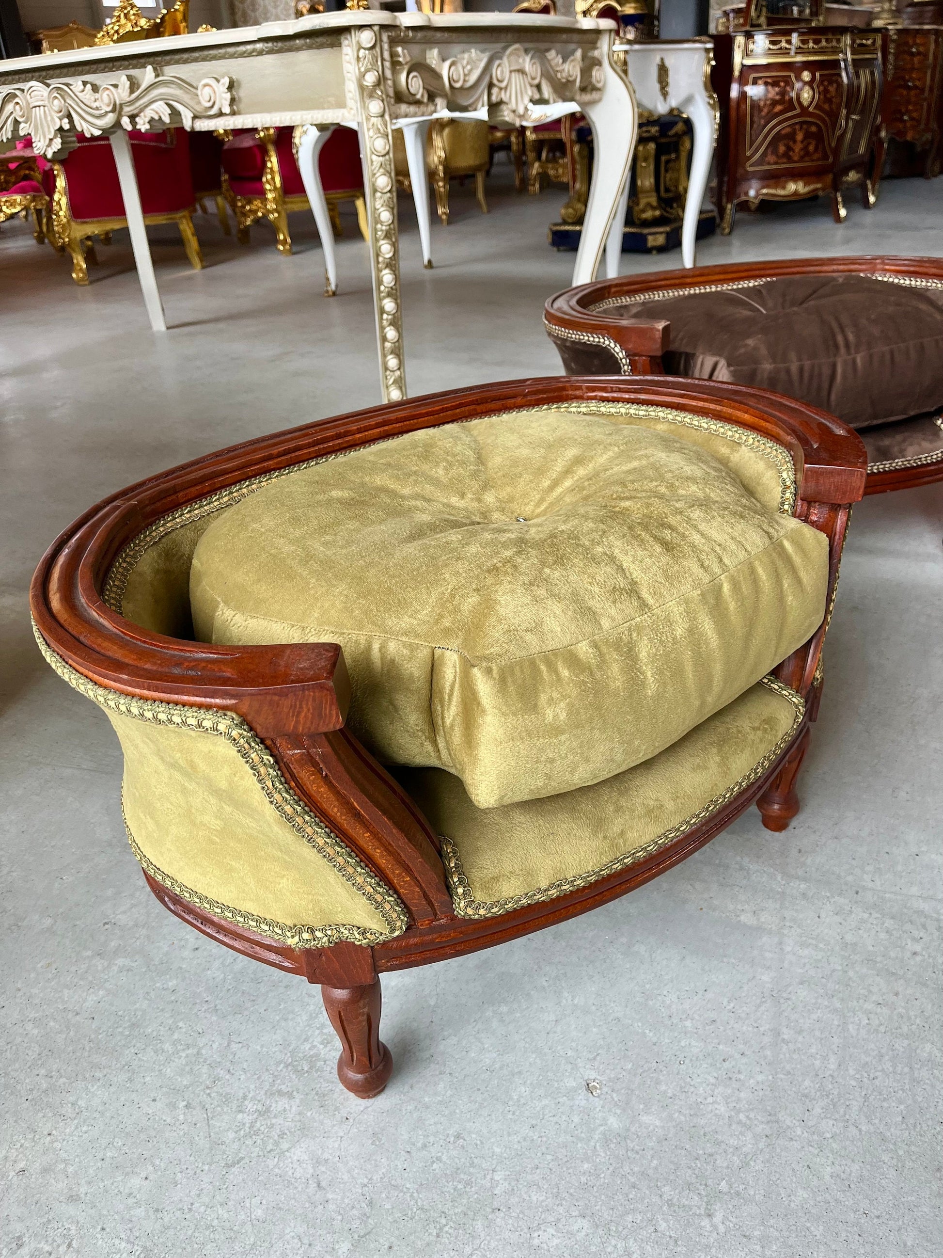 Dog Sofa Chair Retro Baroque Rococo Style Cute Dog Settee Green Velvet Blue Velvet for Home Decor Dog Chair