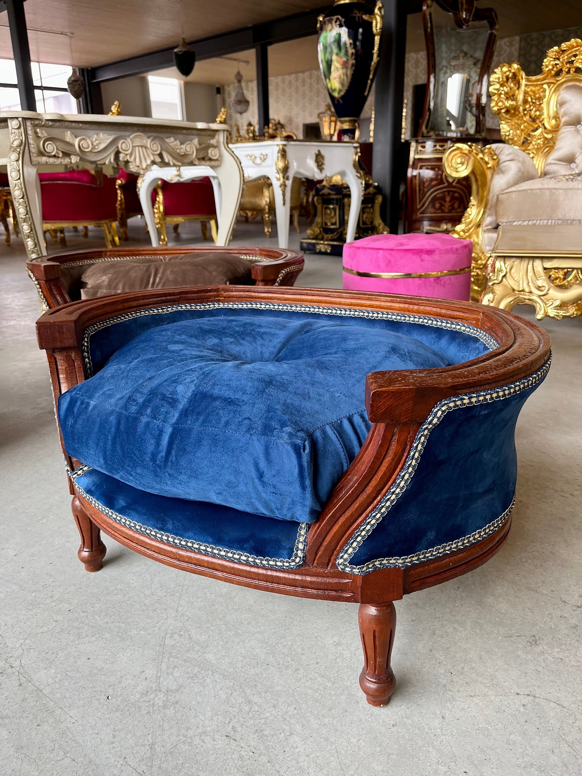 Dog Sofa Chair Retro Baroque Rococo Style Cute Dog Settee Green Velvet Blue Velvet for Home Decor Dog Chair