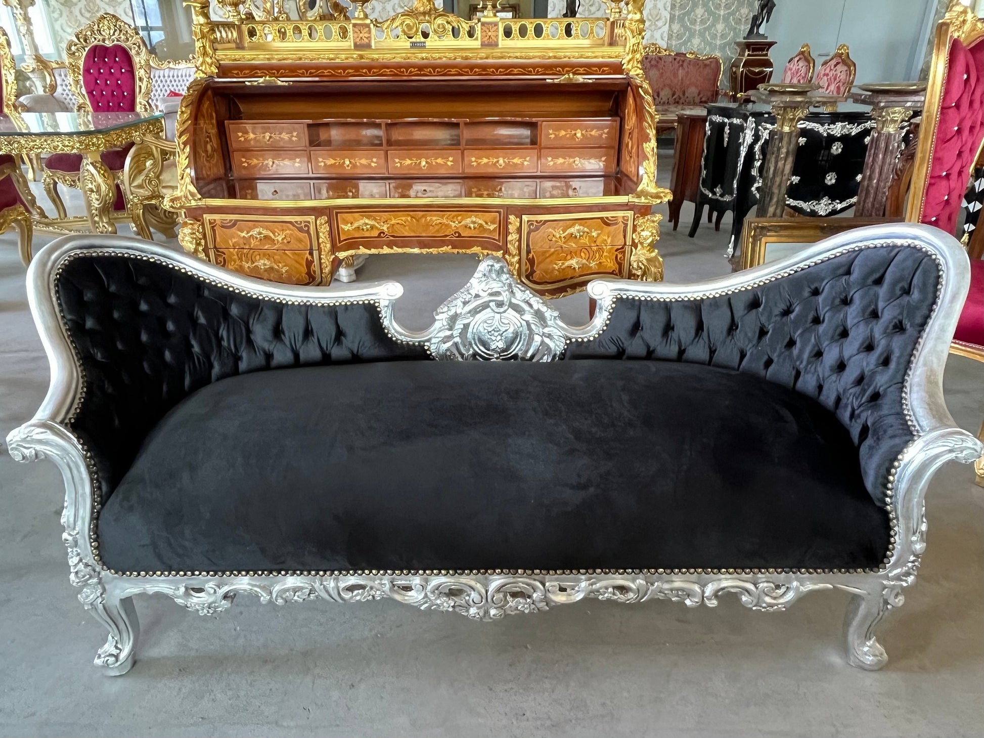 Lounge-Sofa im Barock-Stil, schwarzes Samtsofa für Bar, Salon, Nachtclub/ Lounge Sofa Black French Baroque Style Love Seat for Bar Nightclub