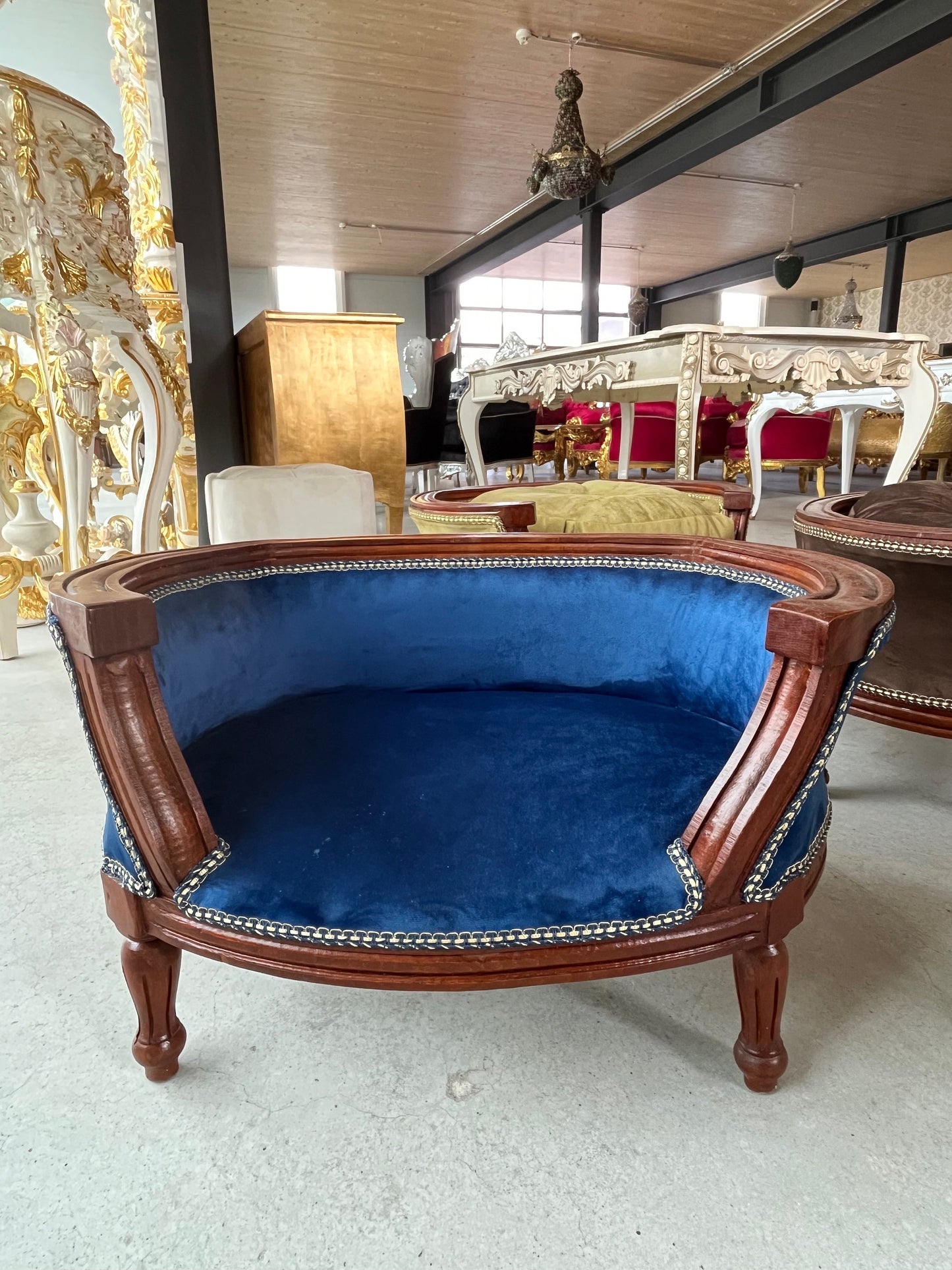 Dog Sofa Chair Retro Baroque Rococo Style Cute Dog Settee Green Velvet Blue Velvet for Home Decor Dog Chair