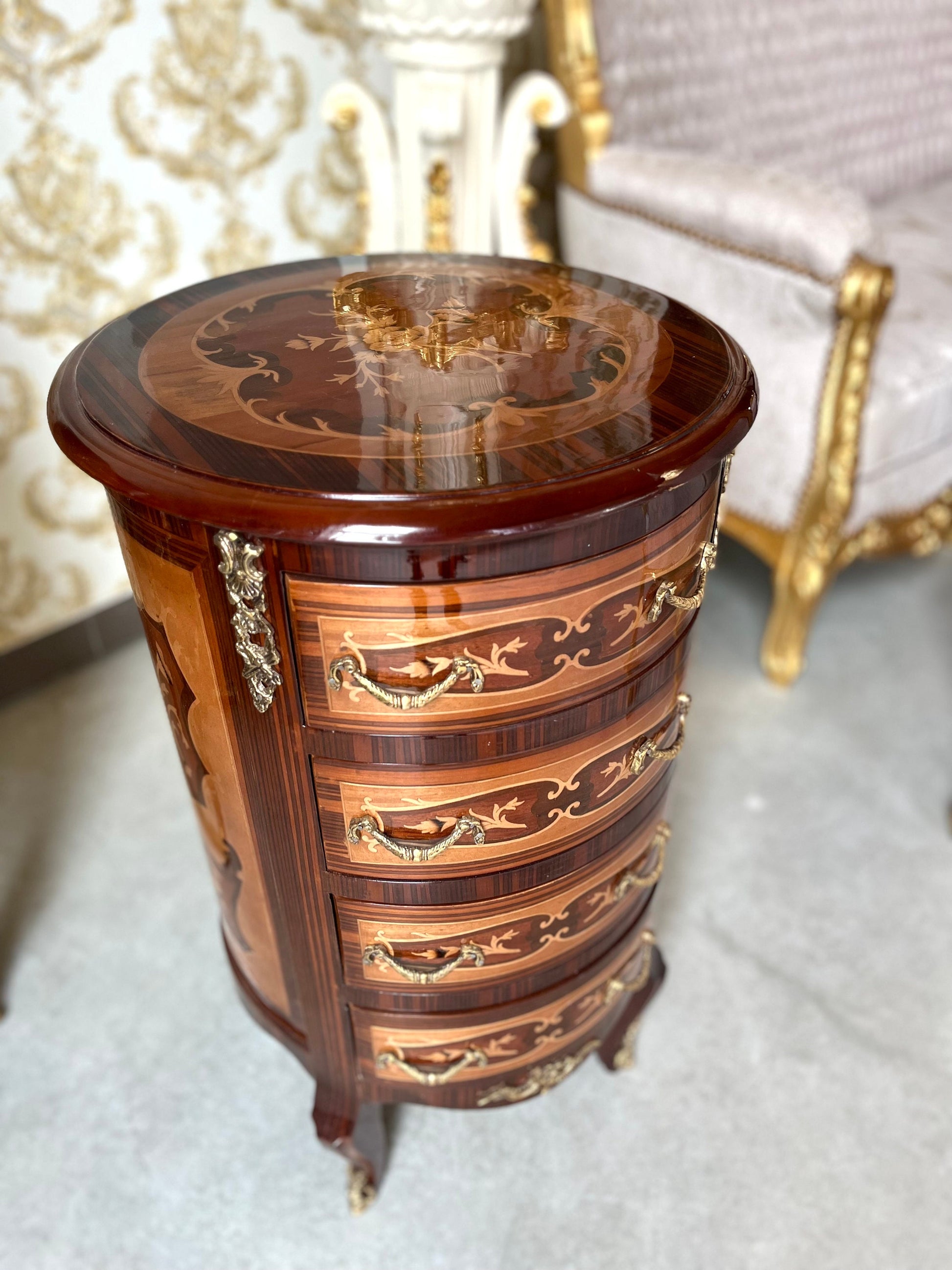 Louis Möbel Kommode Nachttisch im Antik Stil- Runden/ Chest of Drawer French Baroque Antique Style Night Stand in Round Shape Brown