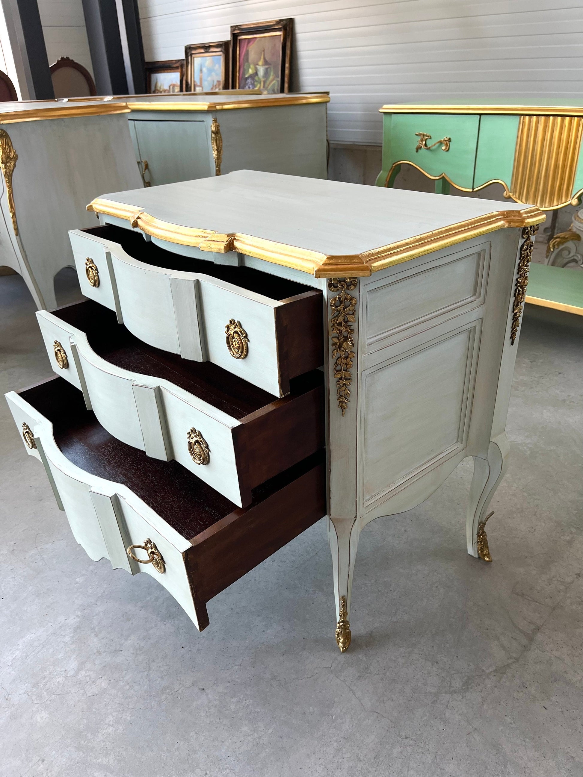 Barock-Rokoko-Kommode in Gebürstetes Hellblau/Baroque Rococo Chest of Drawer in Brushed Light Blue