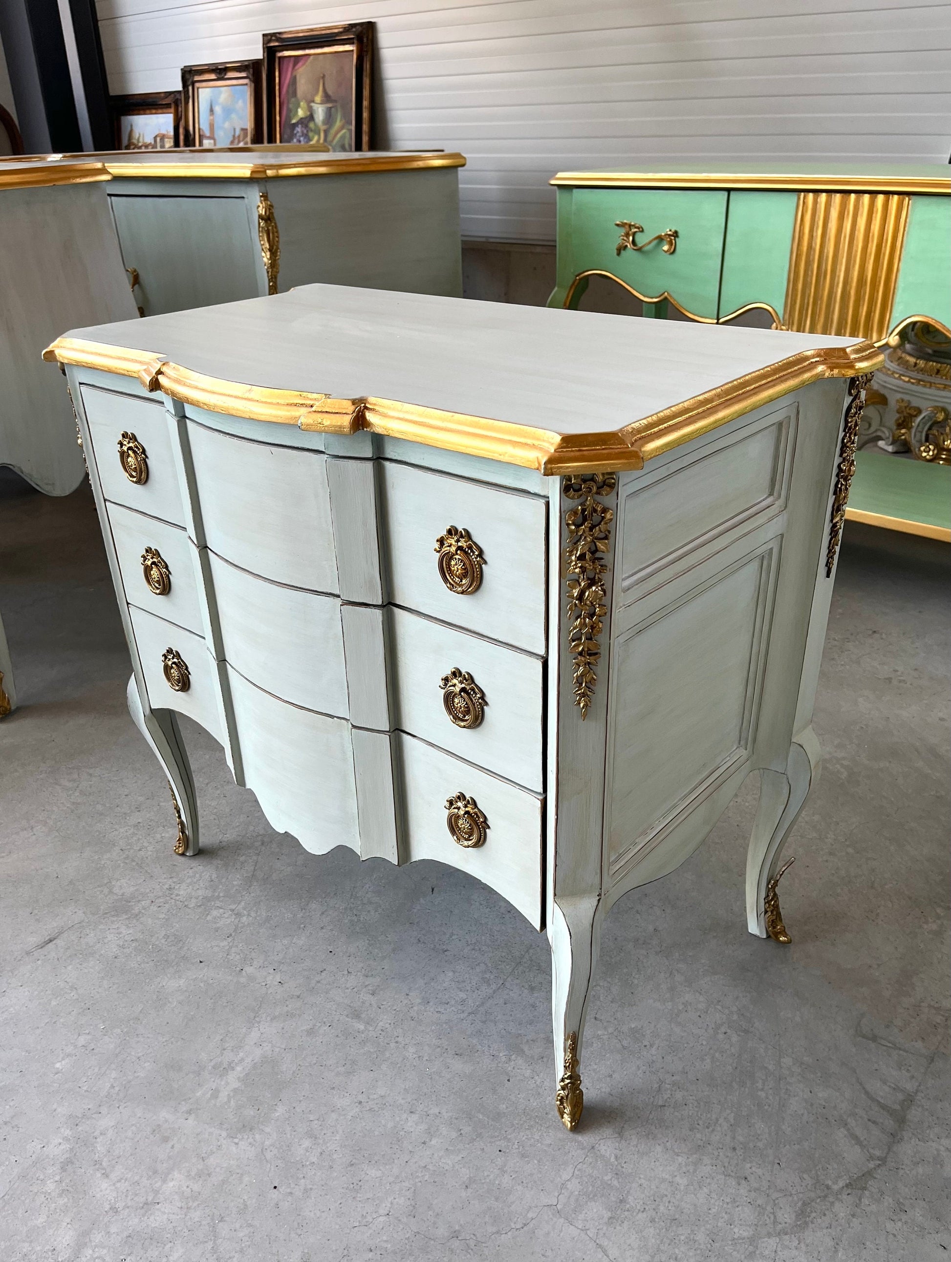 Barock-Rokoko-Kommode in Gebürstetes Hellblau/Baroque Rococo Chest of Drawer in Brushed Light Blue