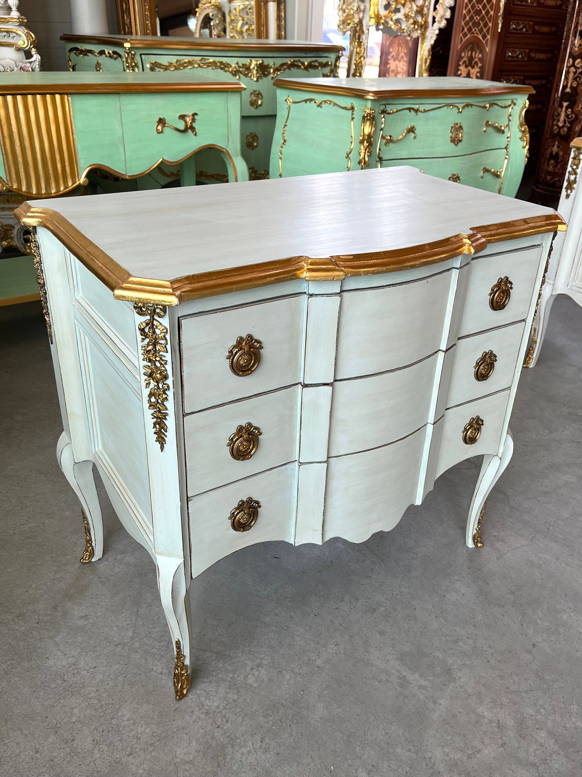 Barock-Rokoko-Kommode in Gebürstetes Hellblau/Baroque Rococo Chest of Drawer in Brushed Light Blue