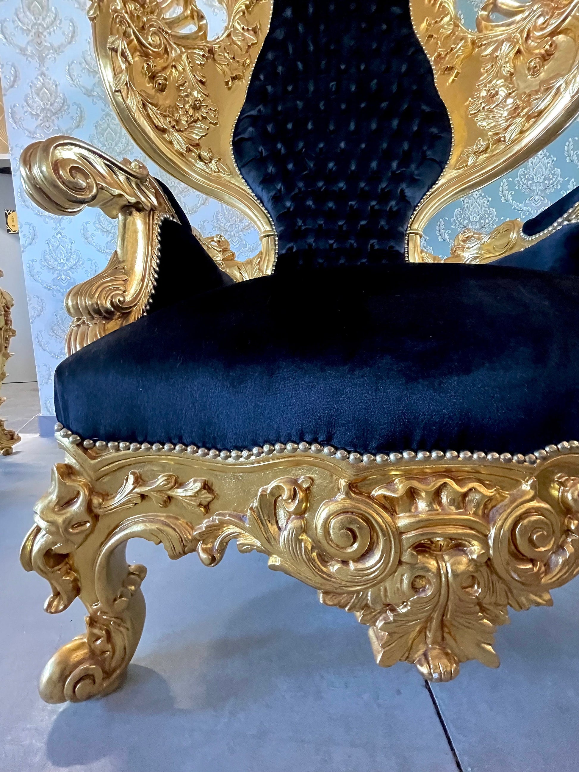 Huge Armchair Baroque Rococo Style King Throne Eagle Shape Black Velvet Gold Finish Noble Piece King Chair for Video Shooting for lounge Bar