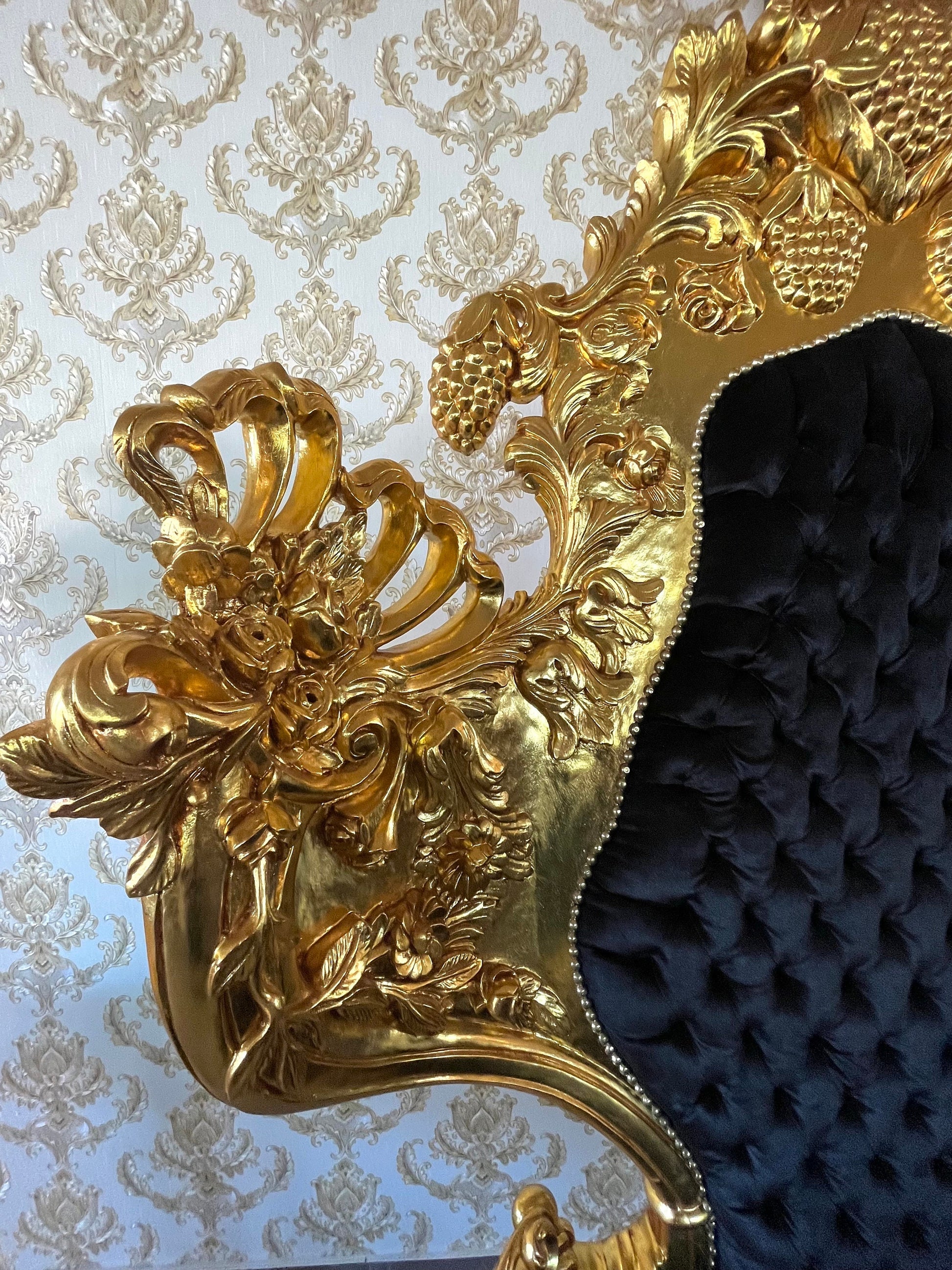 Huge Armchair Baroque Rococo Style King Throne Eagle Shape Black Velvet Gold Finish Noble Piece King Chair for Video Shooting for lounge Bar
