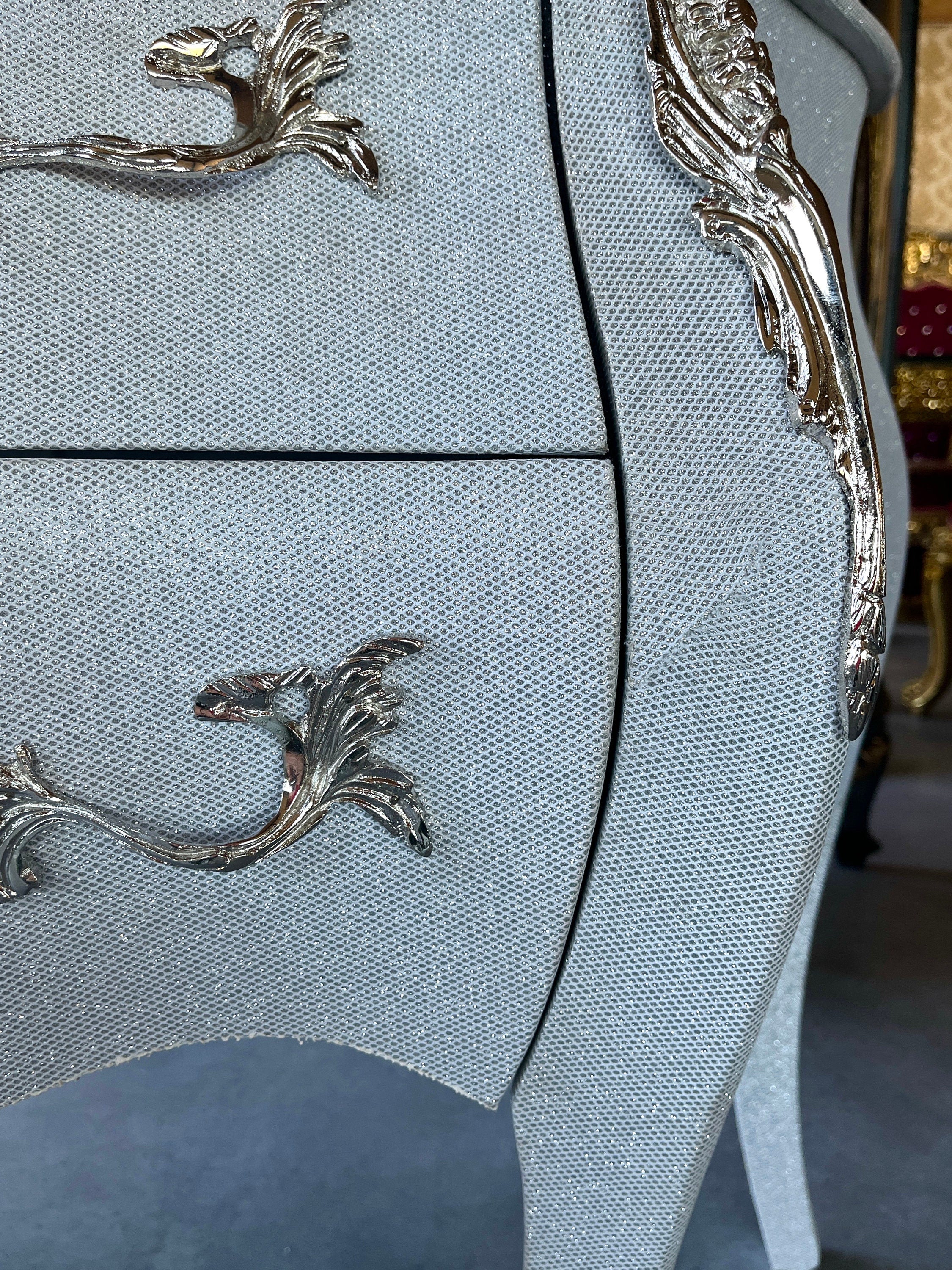 Chest of Drawer French Louis Style in Silver Glitter Dresser Retro Baroque Style Inlaid 2 Drawers & Metal Ornaments Commode in Silver