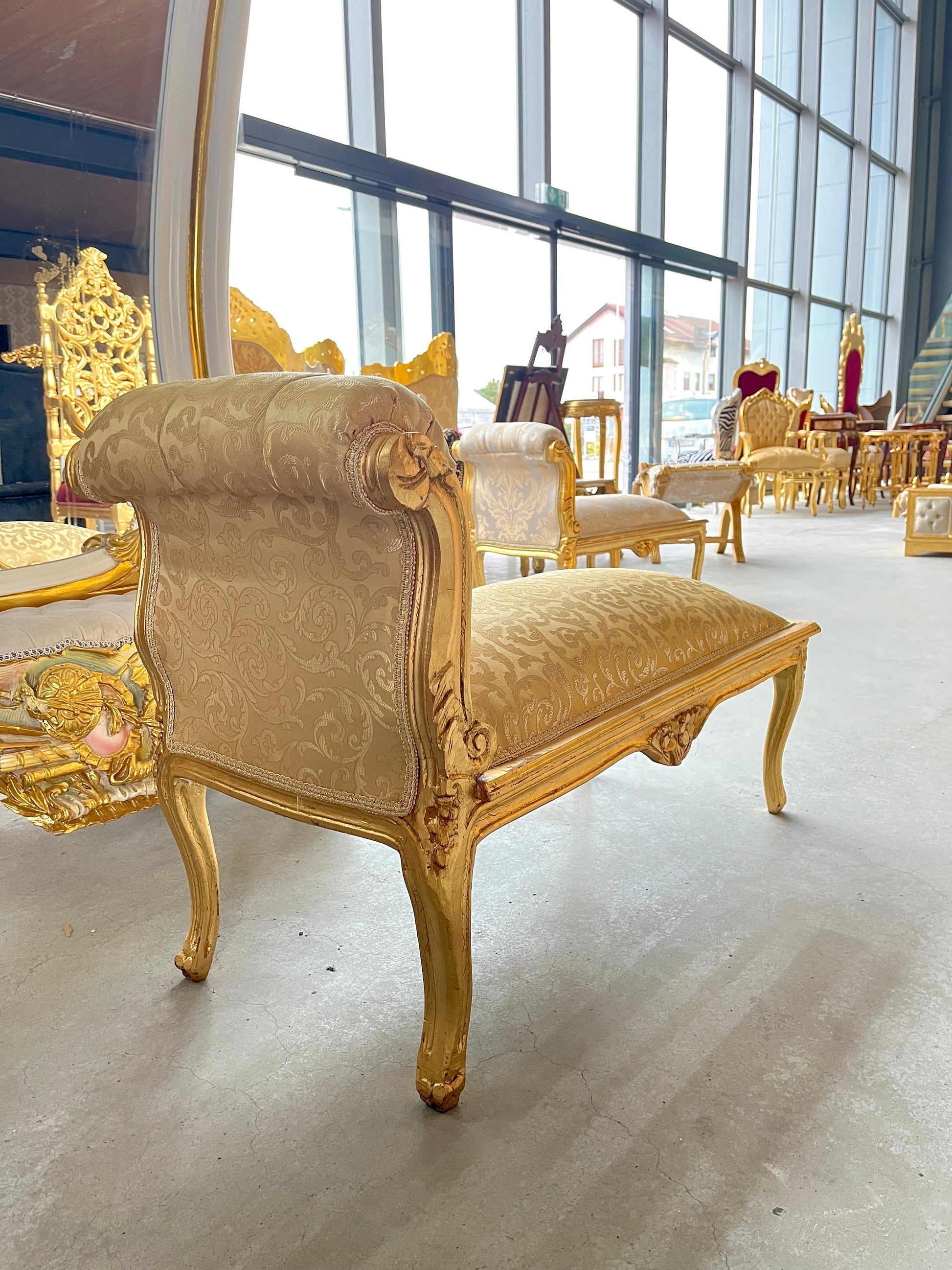 Bench French Louis Style Small Chaise Longue Gold Retro Baroque Style Ottoman for Home Decor Ottoman Footstool or Bench in Gold Finish