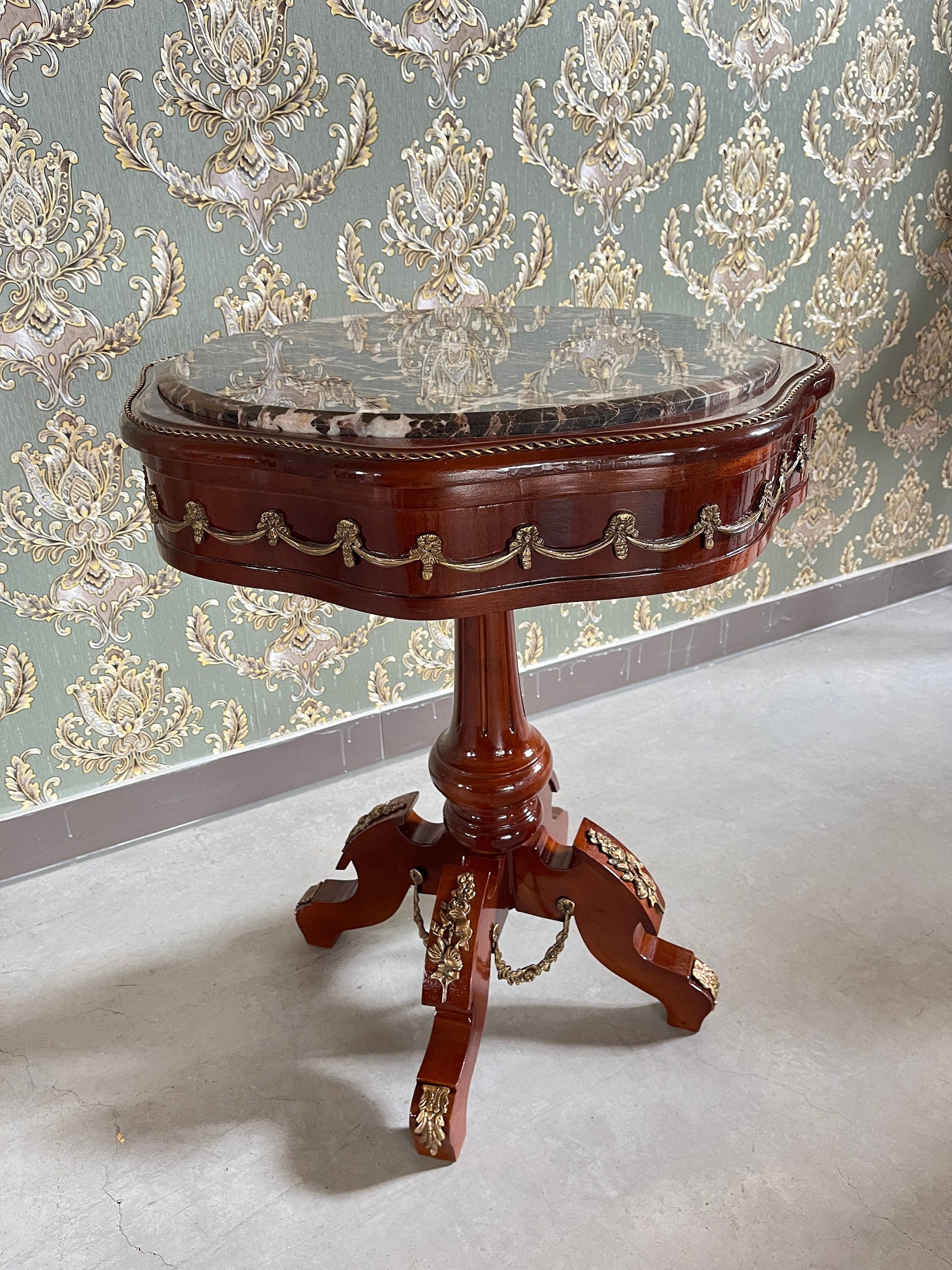 Side Table Marble Top Retro Baroque Style Tea Table Café Table Antique Style Wooden Table with Marble Top for Home Decor