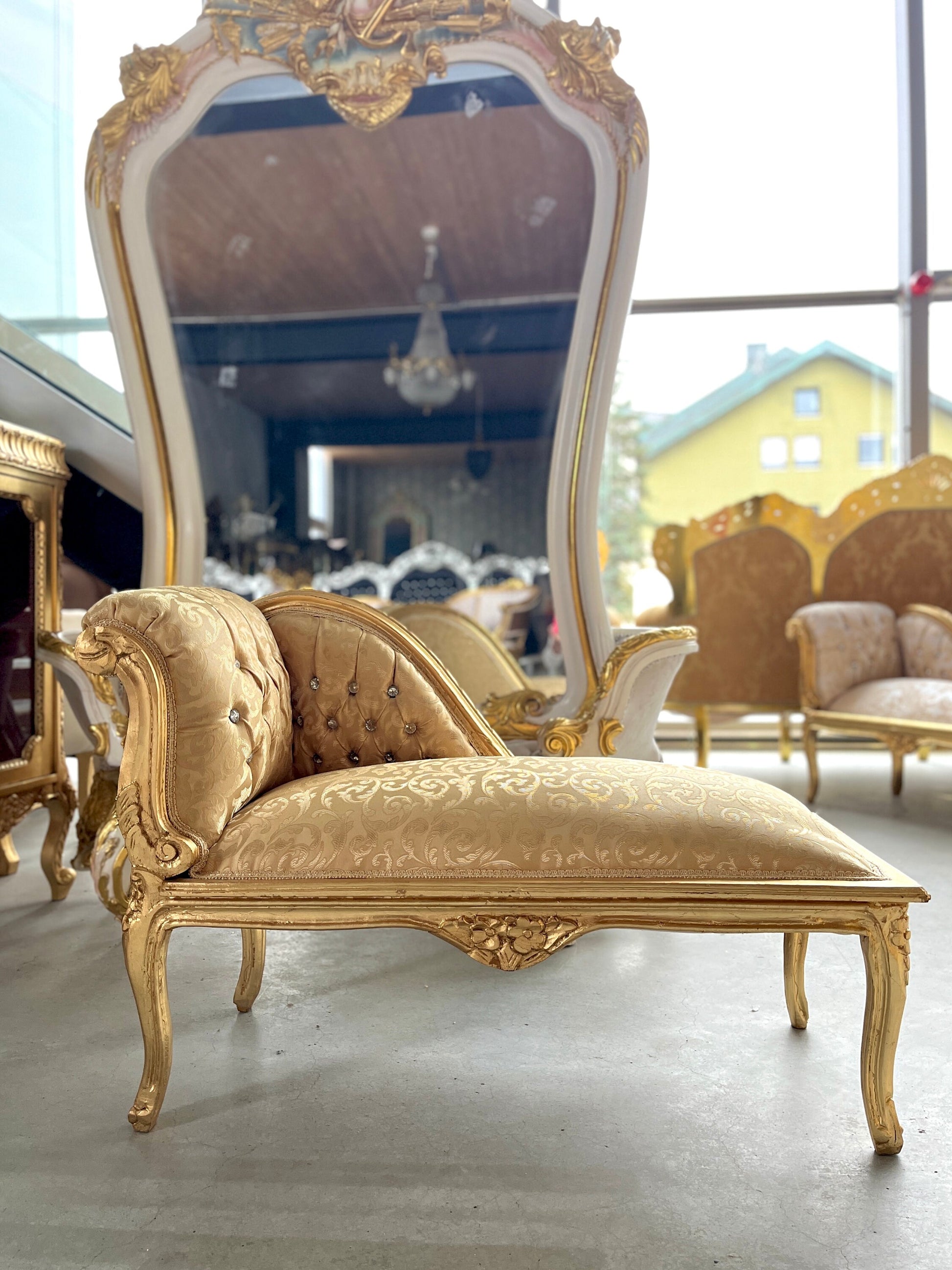 Bench French Louis Style Small Chaise Longue Gold Retro Baroque Style Ottoman for Home Decor Ottoman Footstool or Bench in Gold Finish