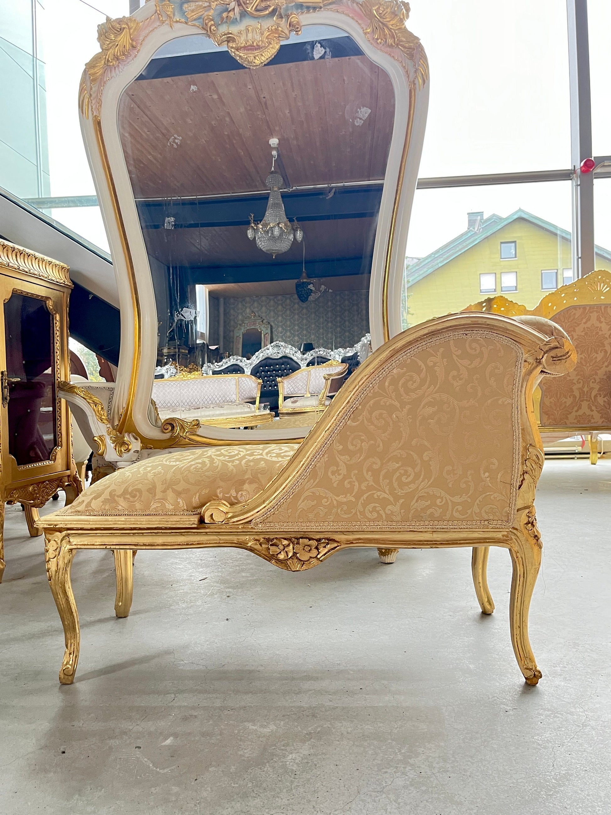Bench French Louis Style Small Chaise Longue Gold Retro Baroque Style Ottoman for Home Decor Ottoman Footstool or Bench in Gold Finish