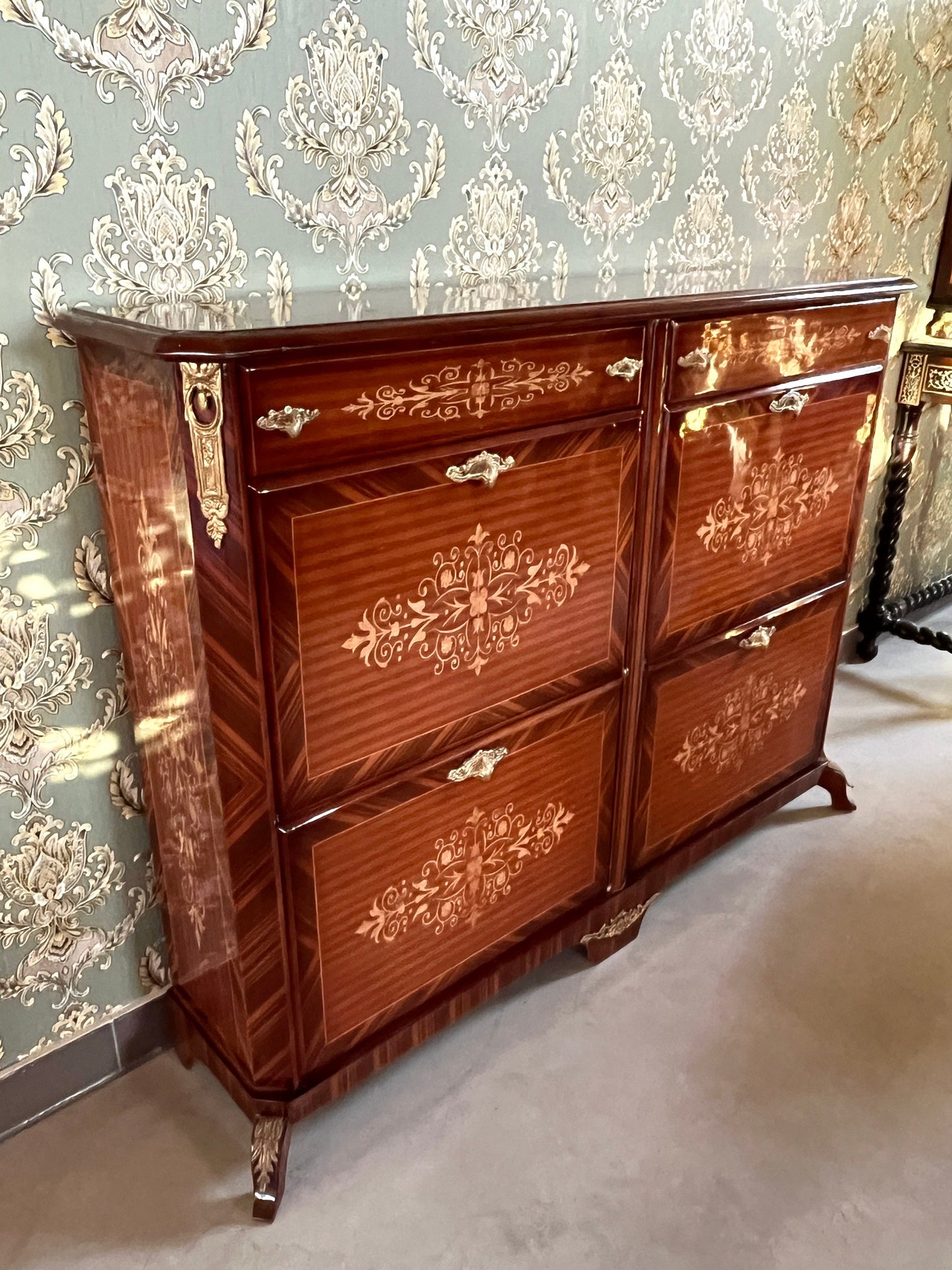 Shoe Cabinet Retro Baroque Antique Style Wooden Brown Cabinet Stored Up to 24 Pairs for Home Decoration