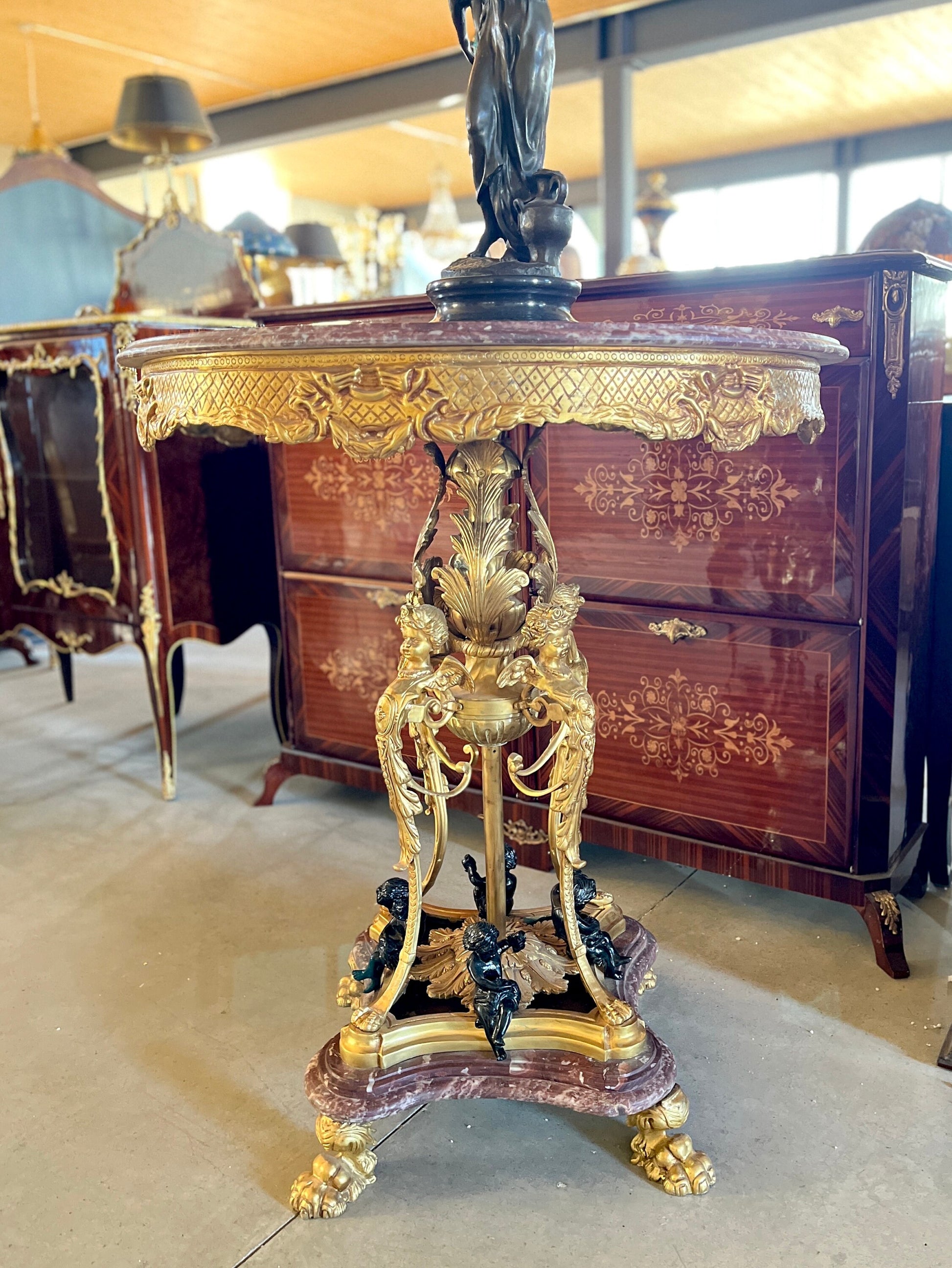 Round Table Royal Antique Style Purple Red Marble Bronze Statue Table Retro Baroque Style Noble Decor Table for Commercial Decoration