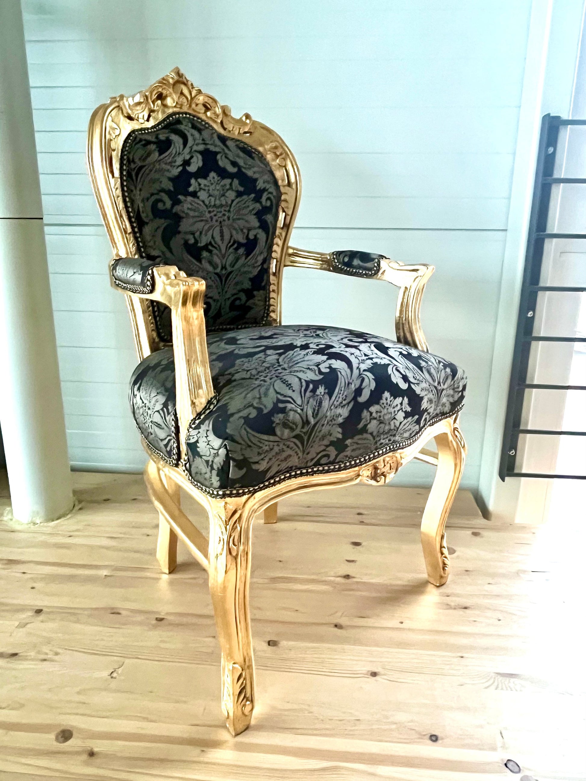 Armchair Black Gold French Louis Style Accent Chair Retro Antique Baroque Rococo Style Armchair in Gold Finish for Home Decor