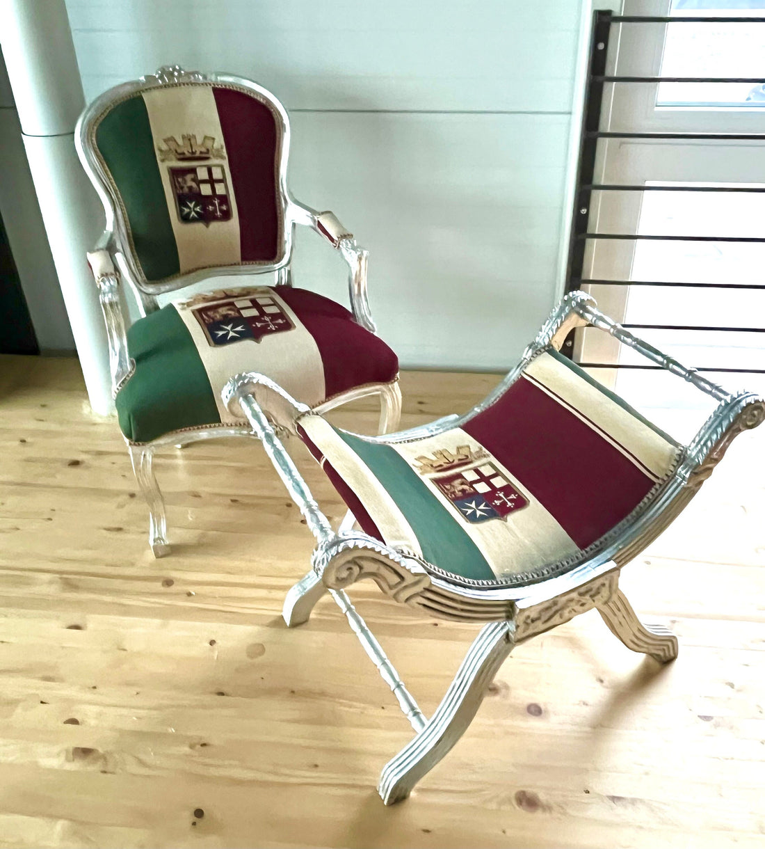 Armchair and Ottoman Set French Louis Baroque Style Italian Naval Crown in Silver Finish Armchair Ottoman Set in Retro Baroque Rococo Style