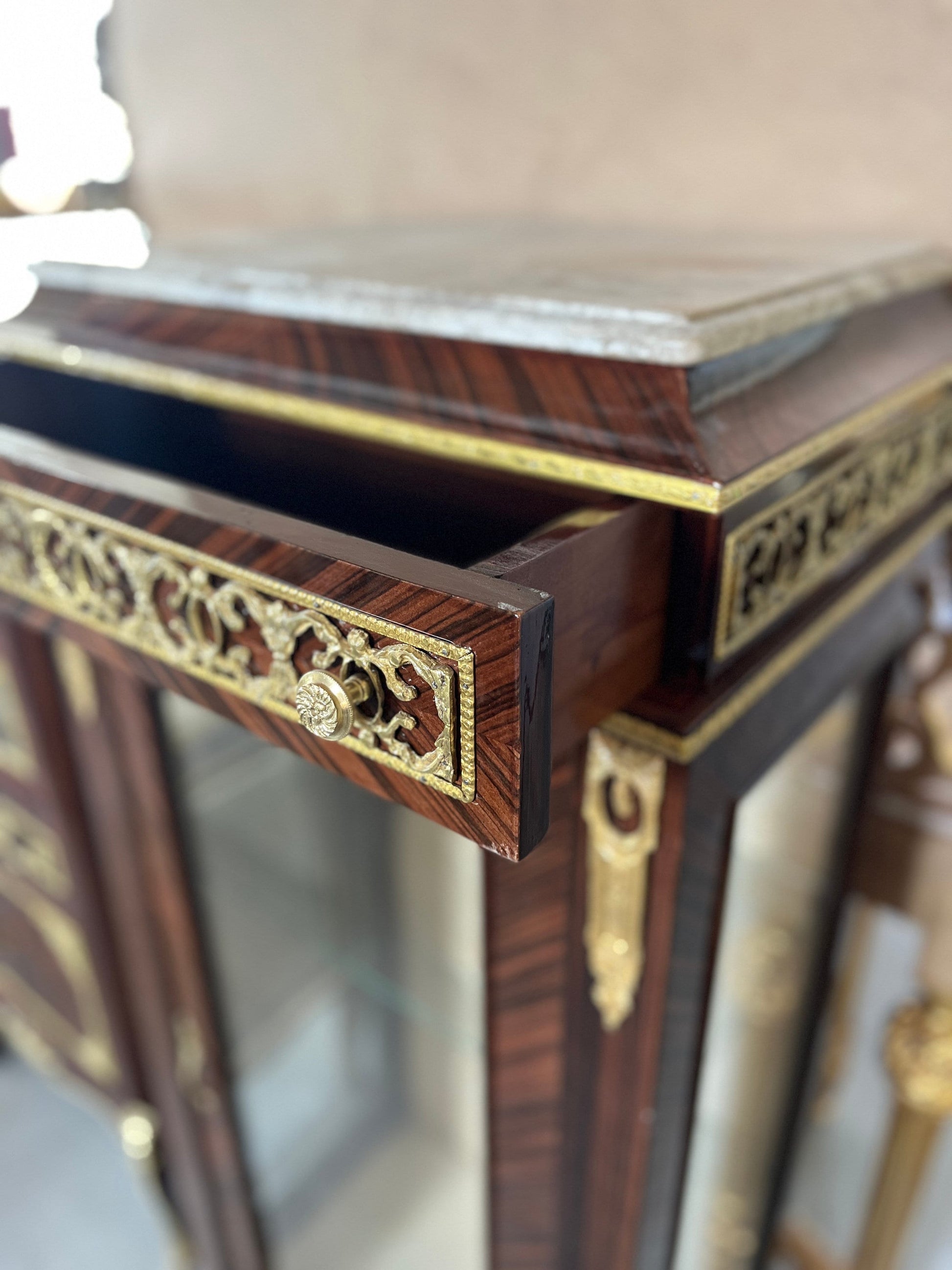 Display Cabinet French Antique Style Glass Wooden Showcase Retro Baroque Style for Home Decoration