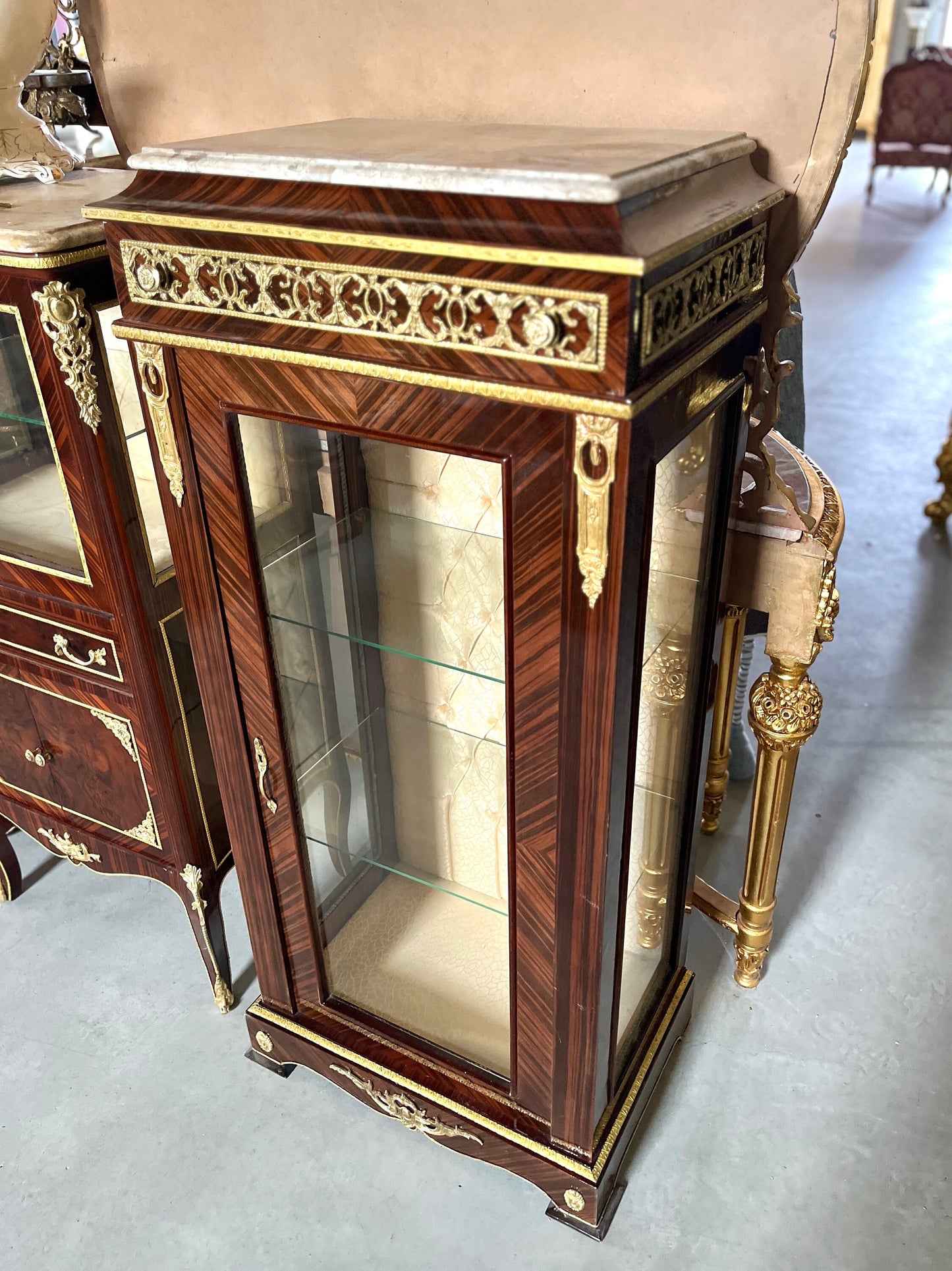 Display Cabinet French Antique Style Glass Wooden Showcase Retro Baroque Style for Home Decoration