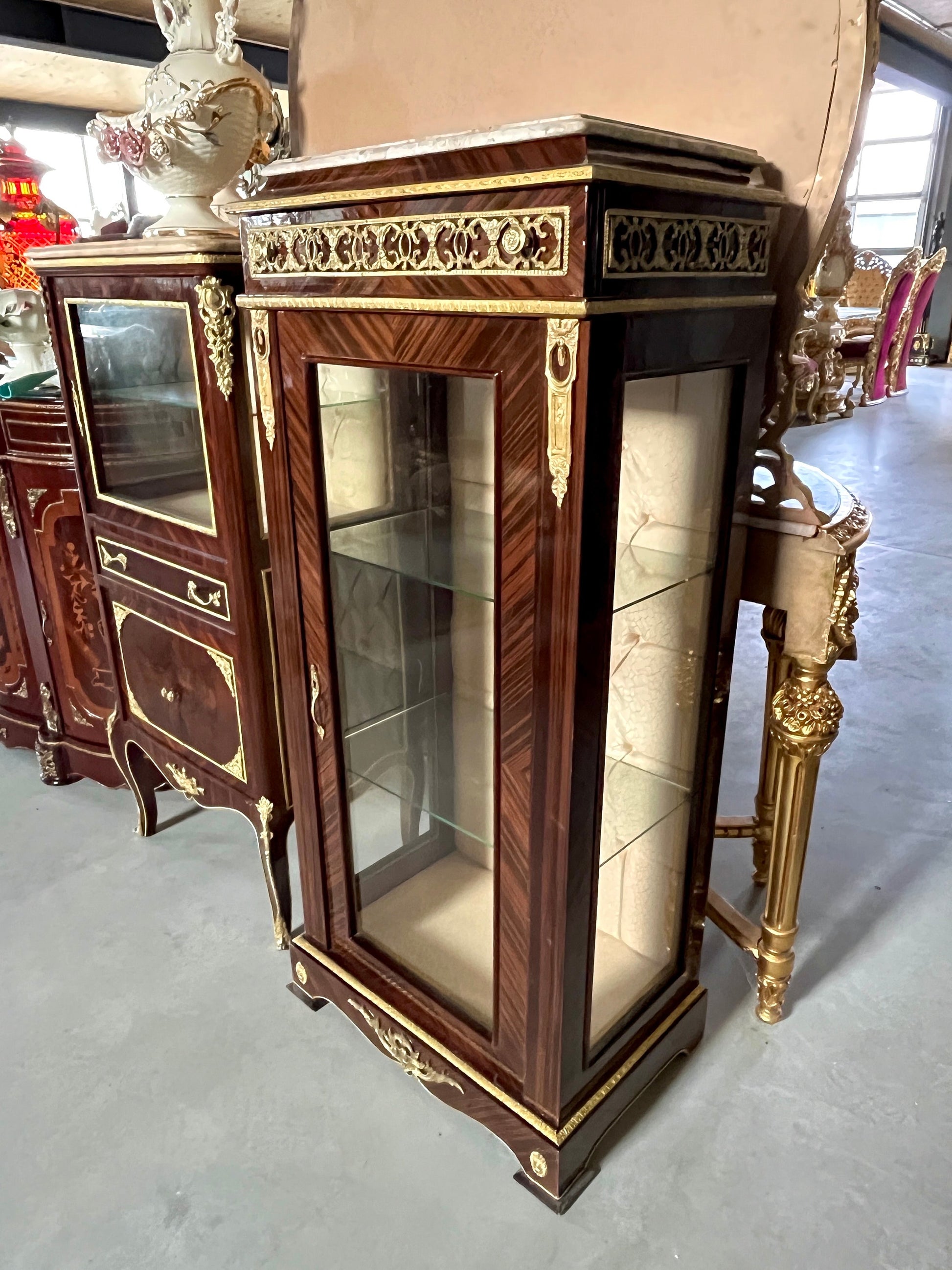 Display Cabinet French Antique Style Glass Wooden Showcase Retro Baroque Style for Home Decoration