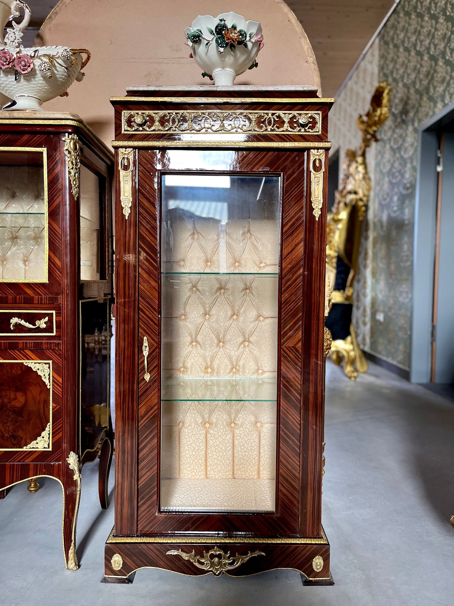Display Cabinet French Antique Style Glass Wooden Showcase Retro Baroque Style for Home Decoration