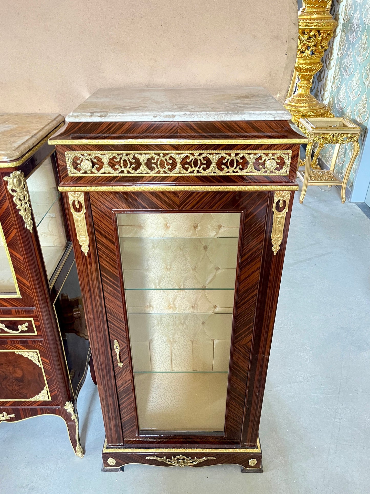 Display Cabinet French Antique Style Glass Wooden Showcase Retro Baroque Style for Home Decoration
