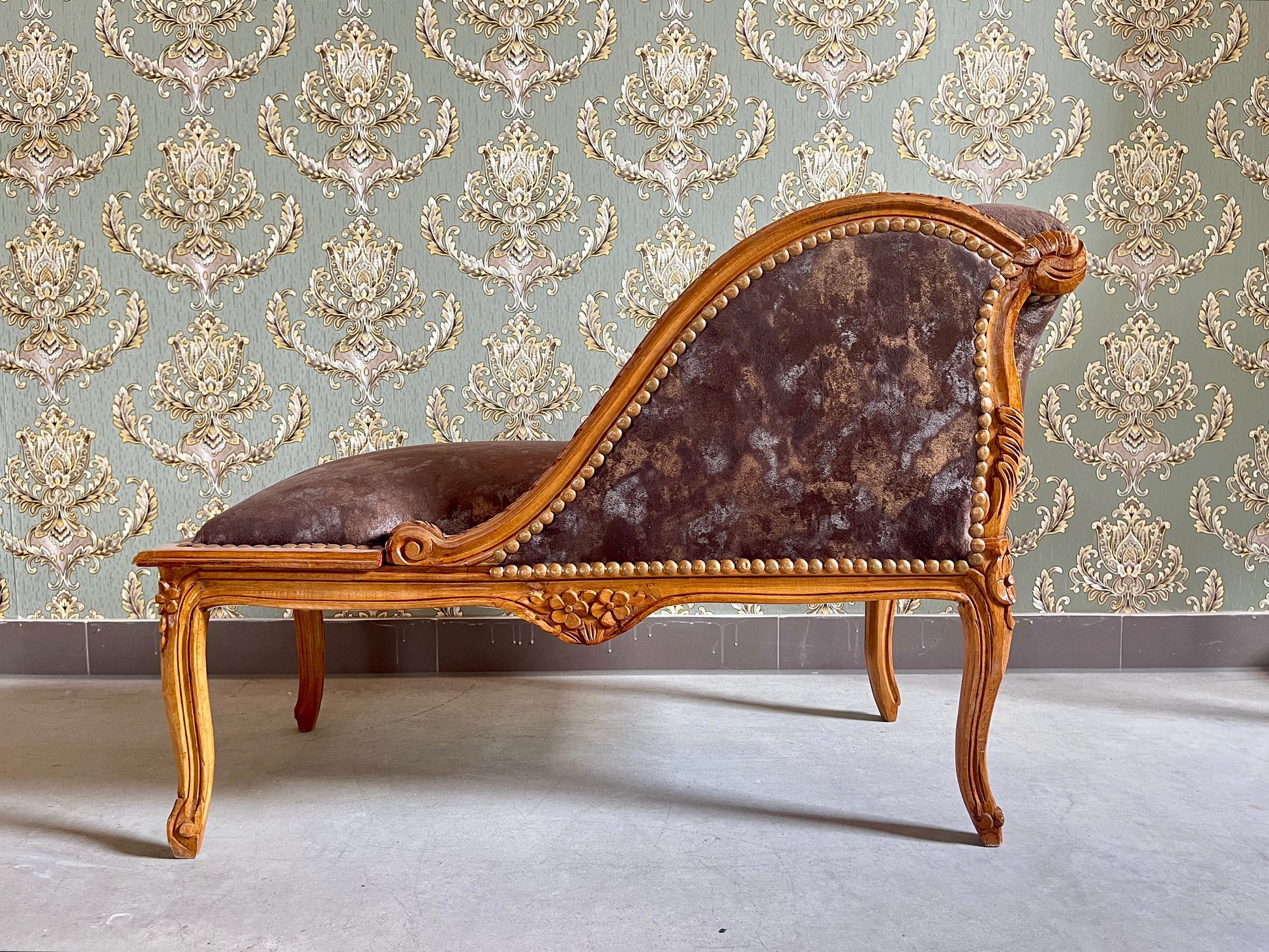 Bench French Louis Style Small Chaise Longue Chocolate Color Retro Baroque Style Ottoman for Home Decor Footstool in Brown