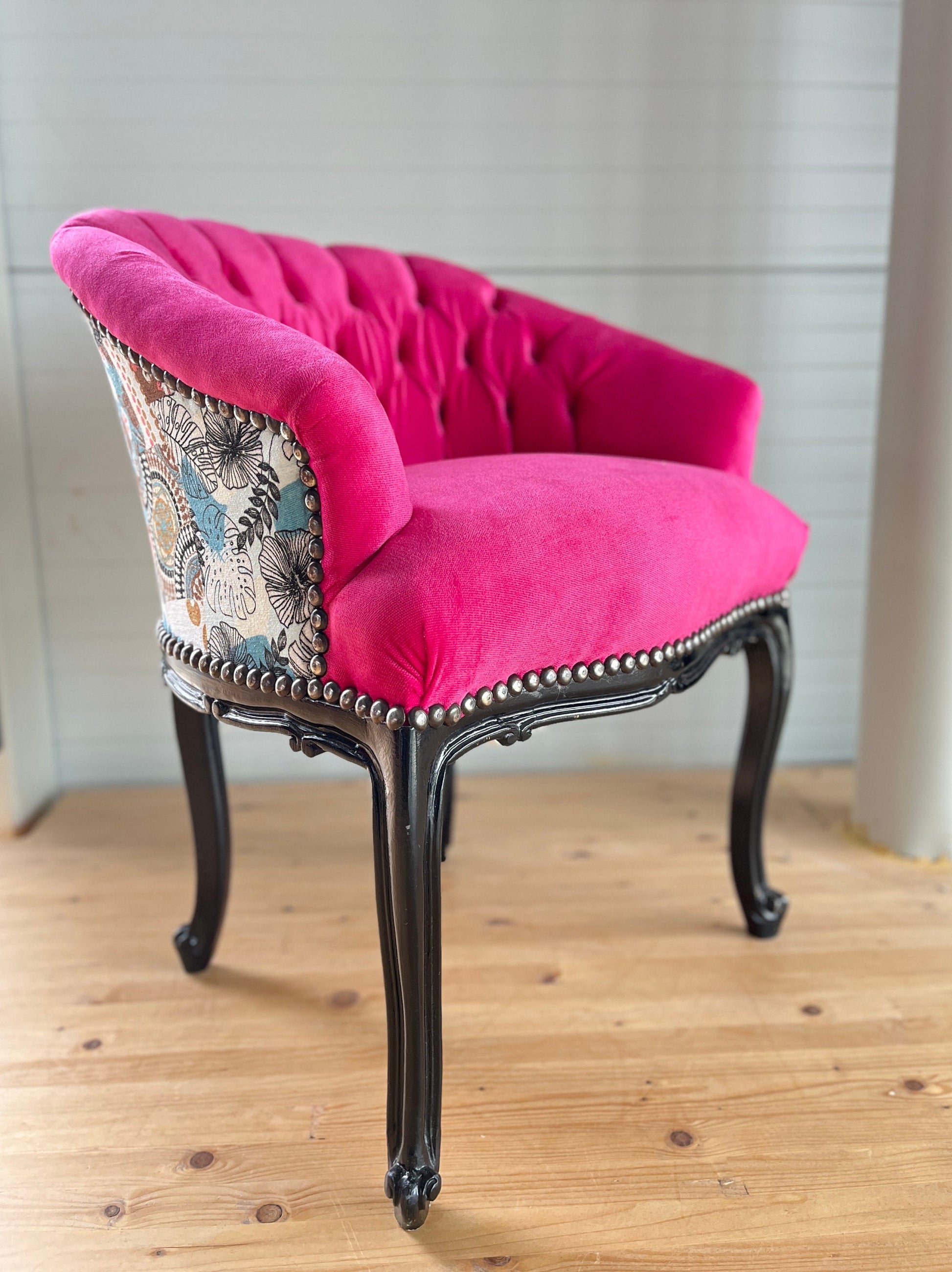 Cocktail Chair Tufted Velvet French Baroque Rococo Style in Floral Jungle Print Bar Chair Tufted Velvet Fuchsia Velvet Purple for Party Deco