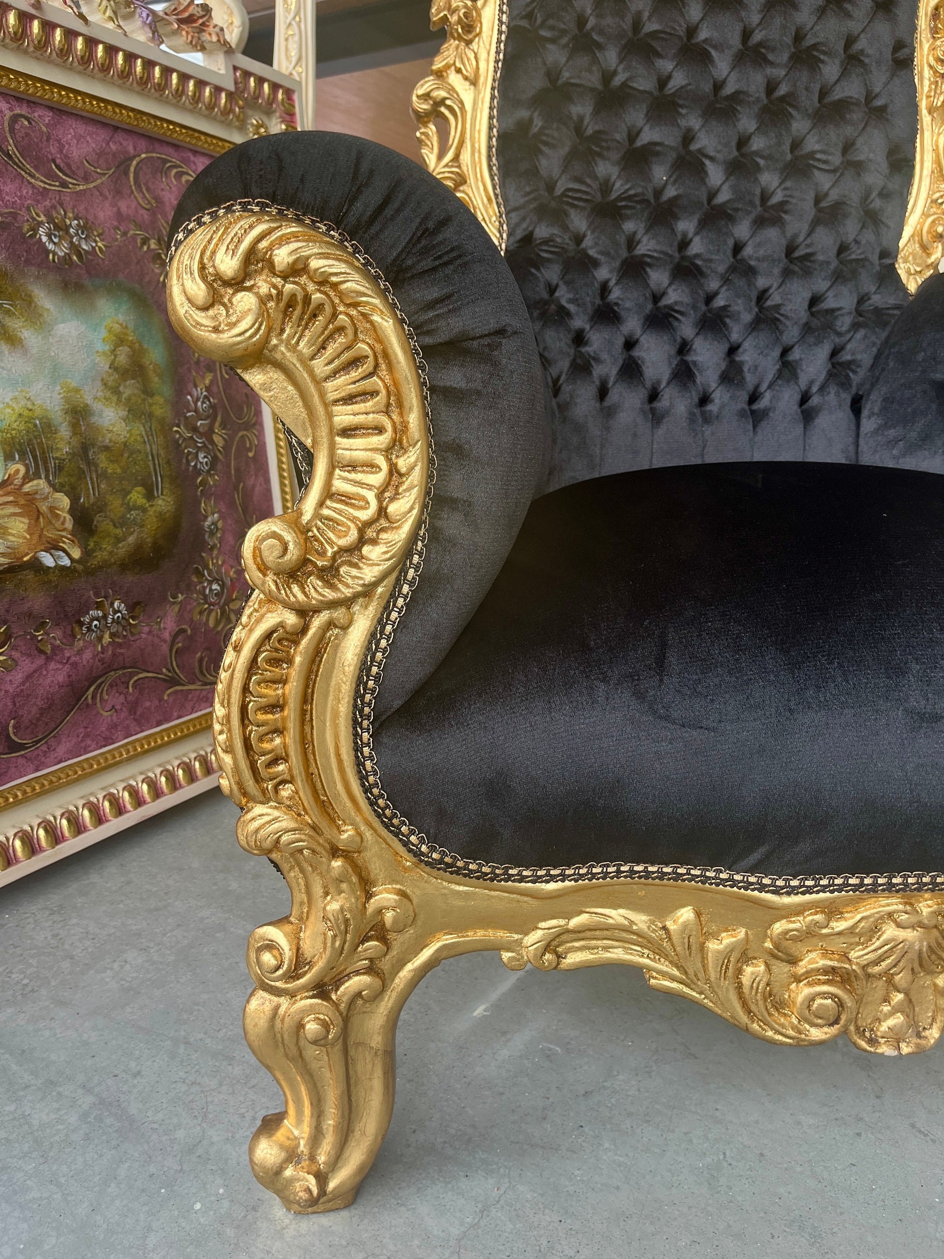 Huge Armchair Gold Crown King Throne Tufted Velvet Black Baroque Style Throne in Gold Finish for Commercial Décor for Party Event Décor