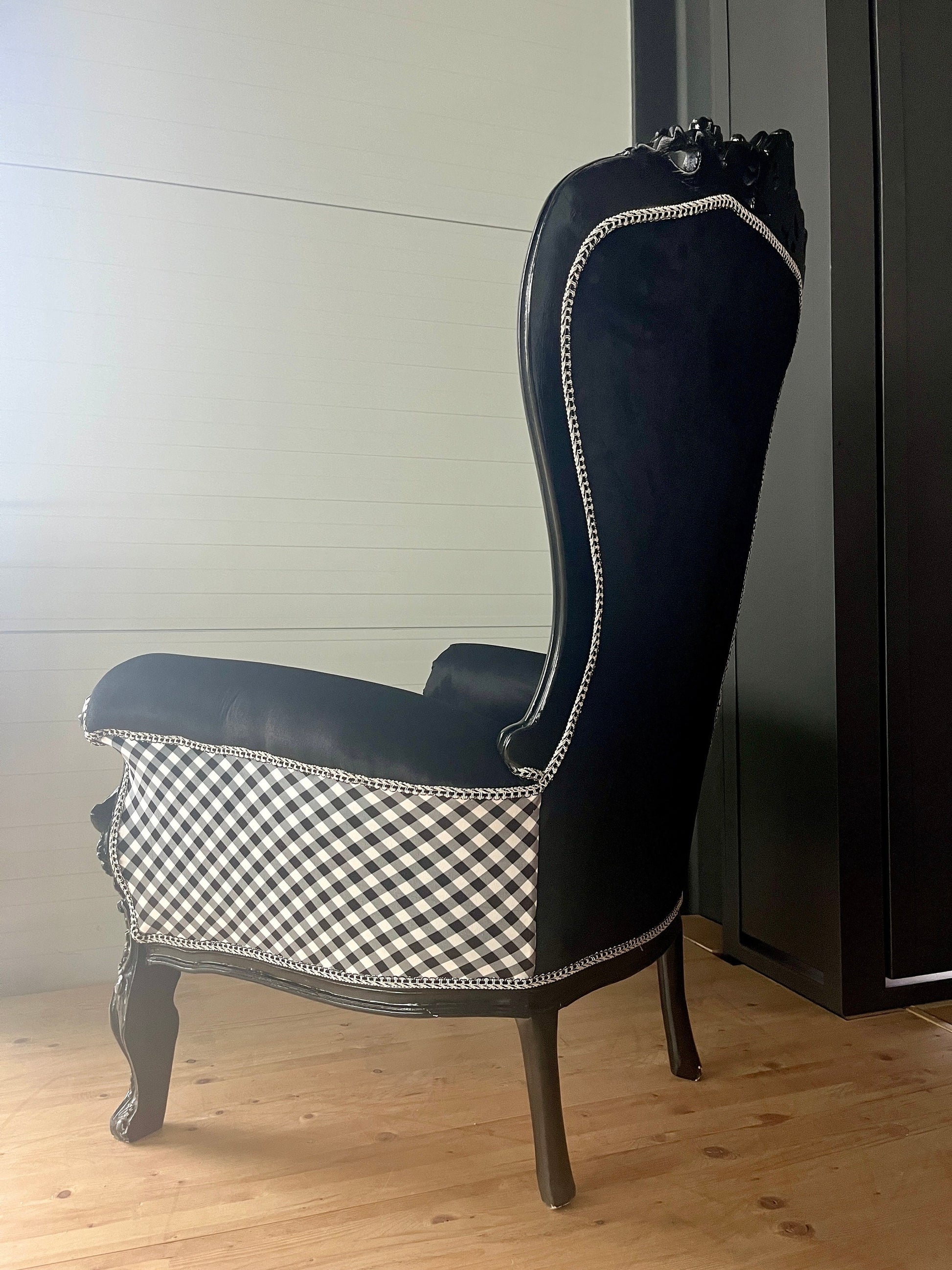 Throne Armchair Black & White Funny Rabbit Print Huge Armchair for Birthday Party for Special Event or Commercial Decoration