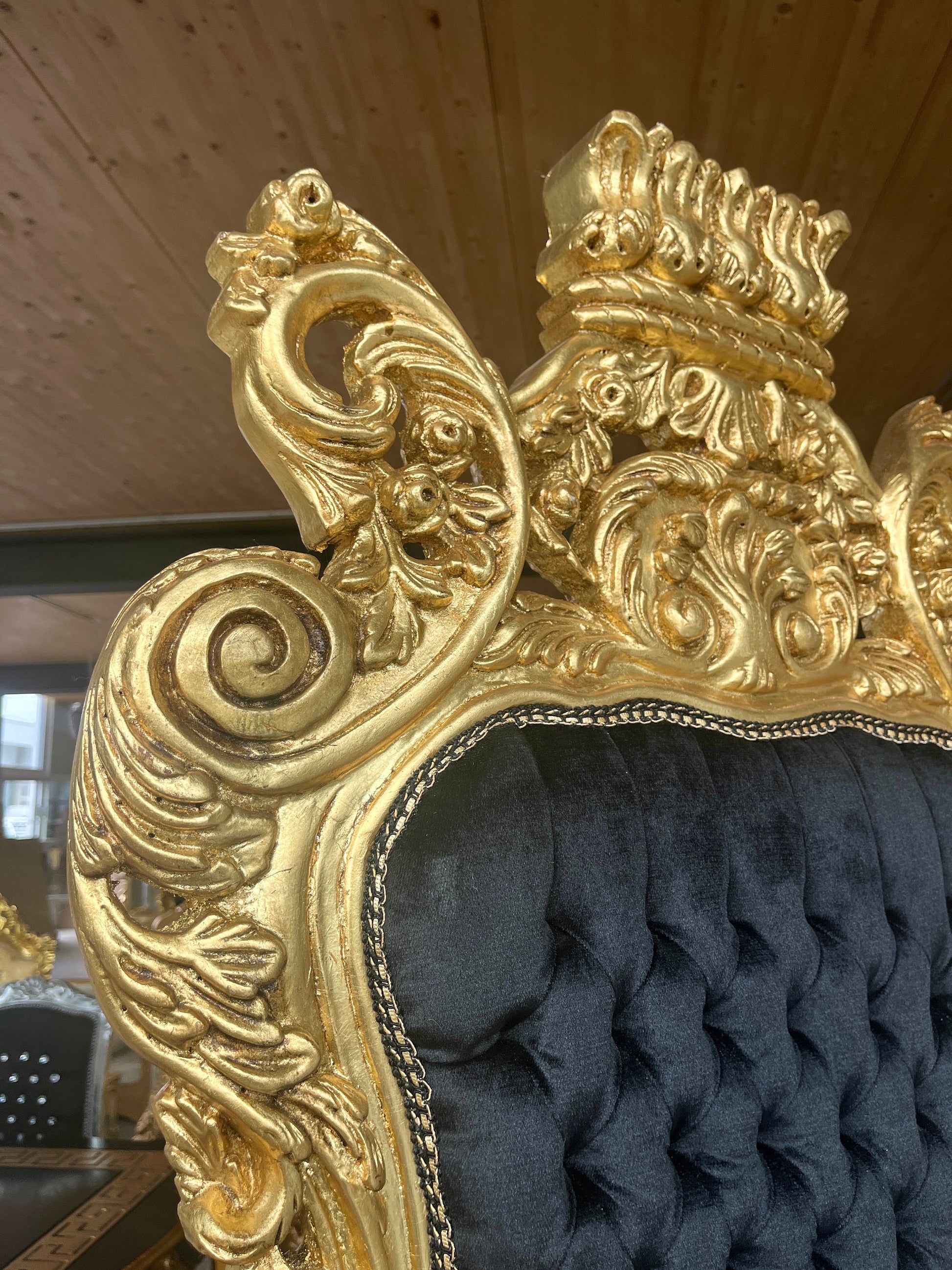 Huge Armchair Gold Crown King Throne Tufted Velvet Black Baroque Style Throne in Gold Finish for Commercial Décor for Party Event Décor