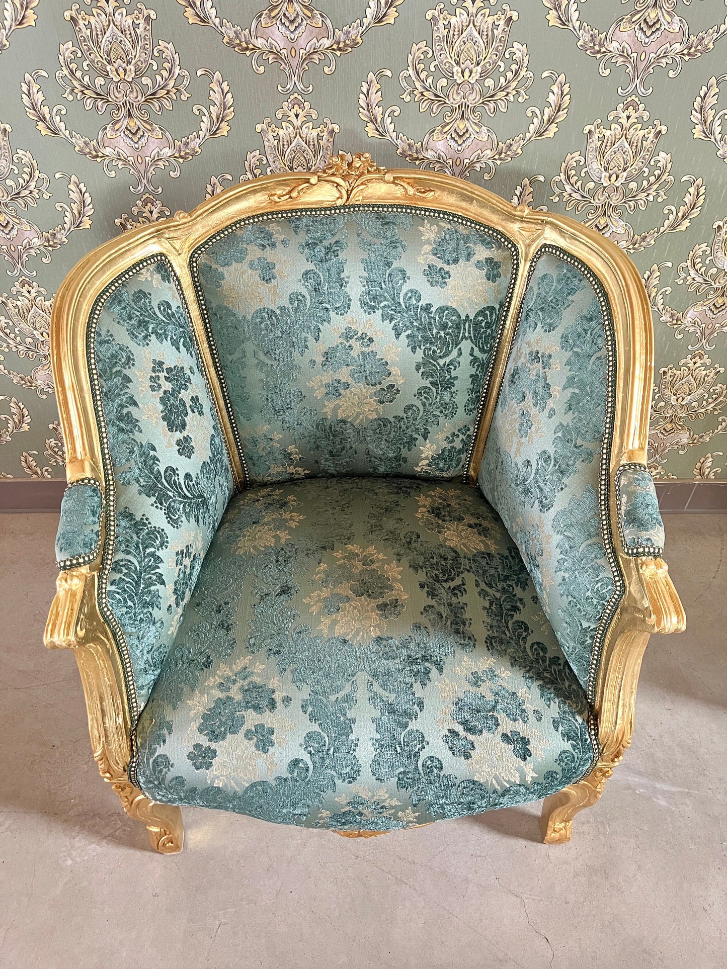 Armchair French Louis Style Shell Shape Chair Nostalgic Baroque Style in Velvet Turquoise for Living Room Home Decor for Hotel Lounge Room