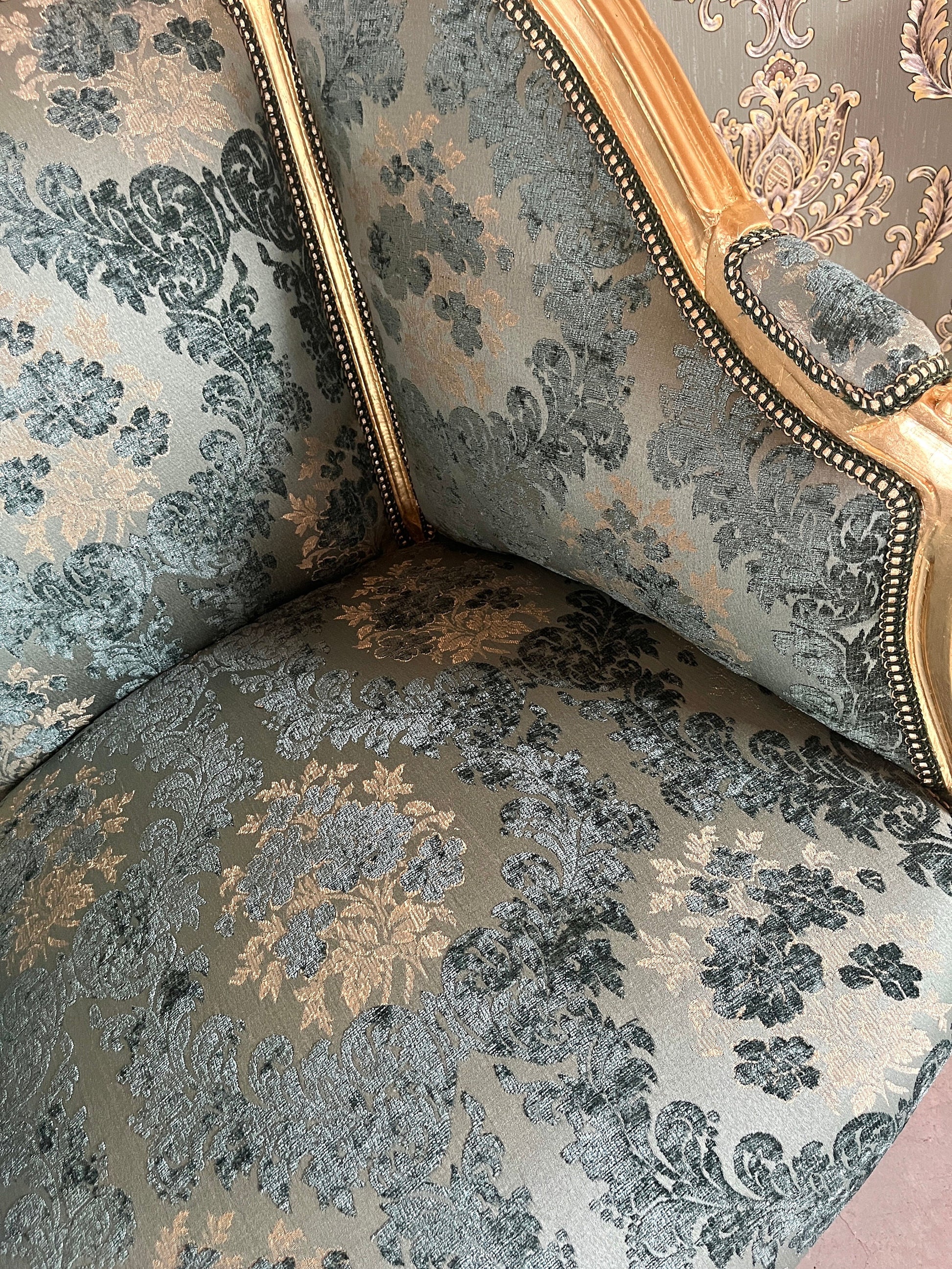 Armchair French Louis Style Shell Shape Chair Nostalgic Baroque Style in Velvet Turquoise for Living Room Home Decor for Hotel Lounge Room