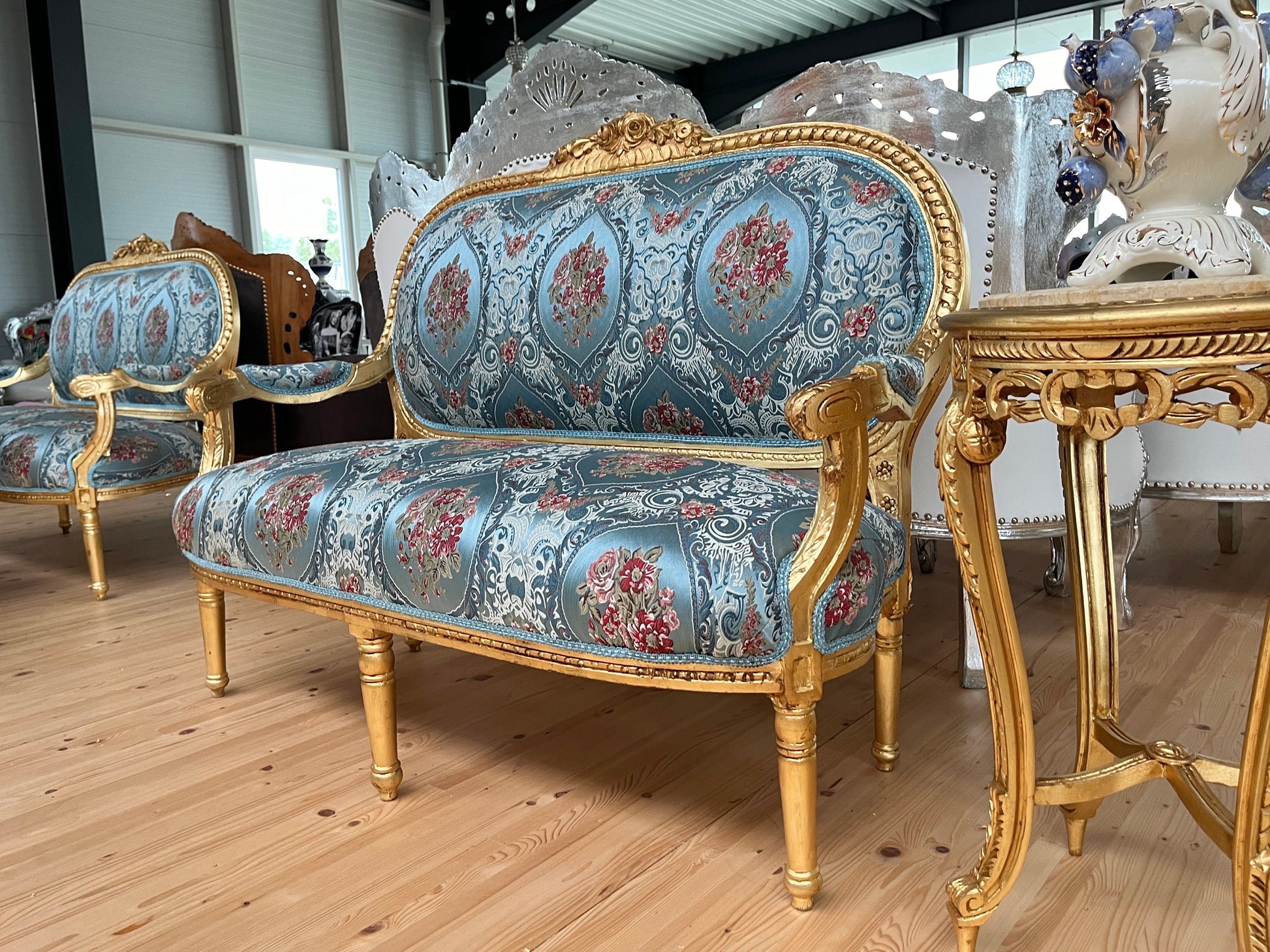 Lounge Sofa Set Blue Flower Pattern French Baroque Rococo Style Sofa Set Royal Antique Style for Hotel Lobby or Home Lounge Room Decor