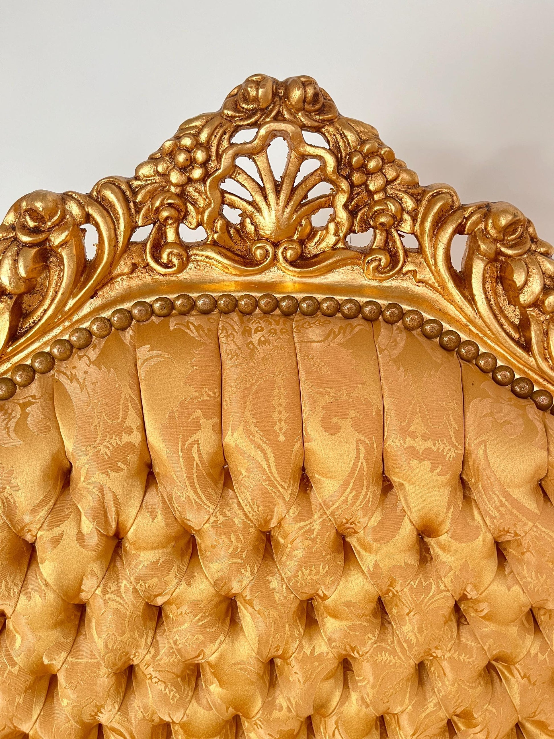Armchair Gold French Louis XV Retro Baroque Rococo Style Sofa Chair in Gold Finish for Home Decor