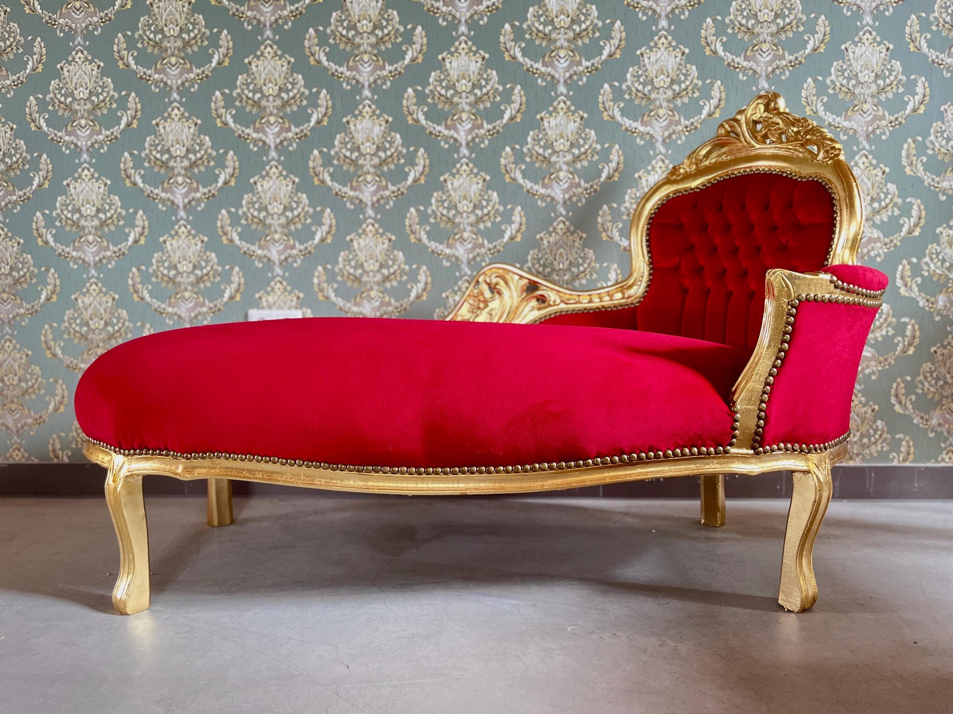 Chaise Longue Velvet Red French Louis XV Antique Style in Gold Frame Retro Baroque Style Bench Red Velvet for Bedroom Furniture Decor