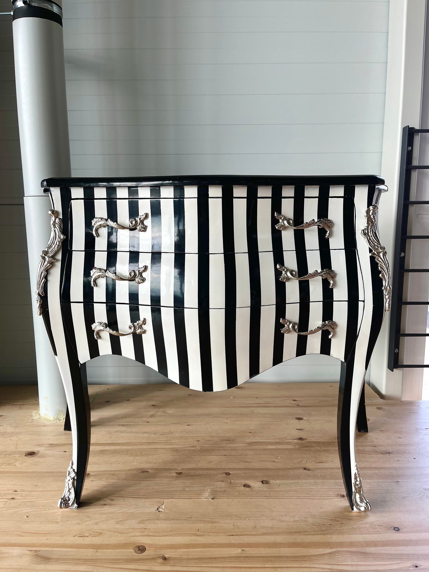 Chest of Drawer Louis XV Style Black Stripe Dresser Classic Baroque Rococo Style Wooden Cabinet Nostalgic Style for Bedroom Decor Gift